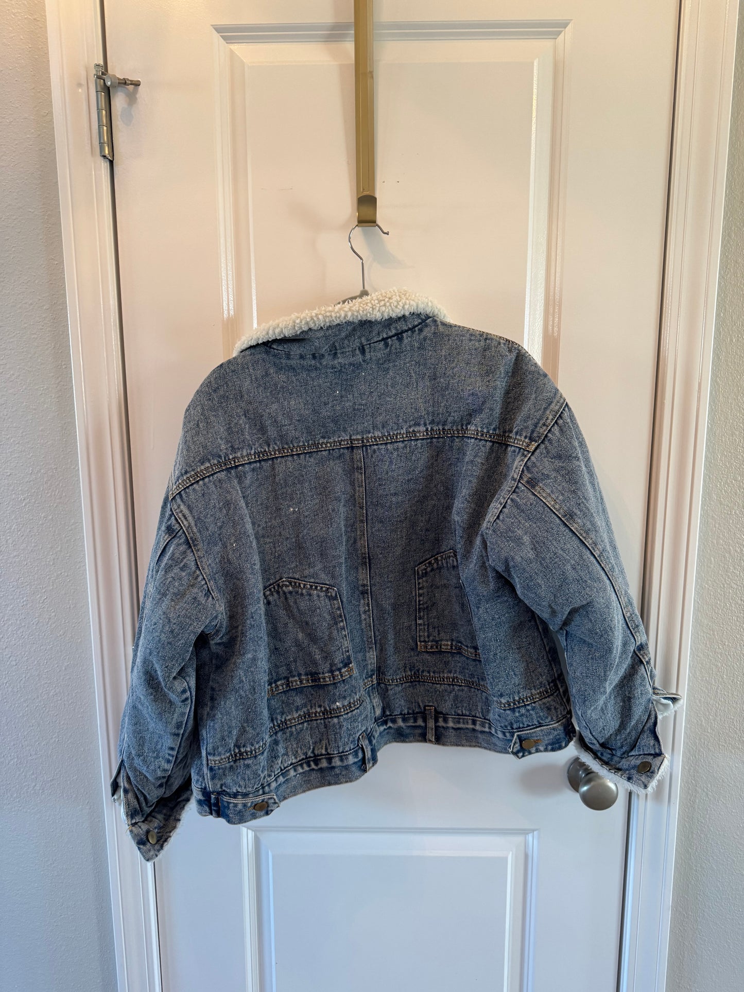 Denim Jacket w Sherpa Lining Women’s Size Large Mid Wash