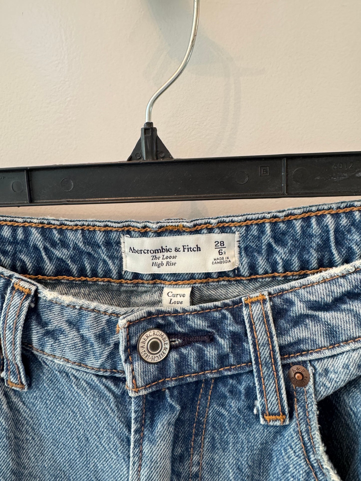Abercrombie & Fitch High Rise Loose Jeans Women’s Size 6/28 Reg