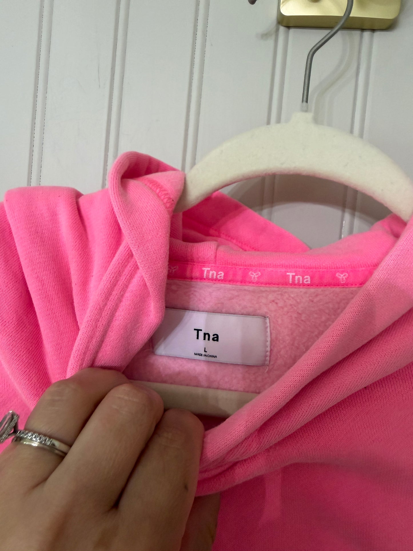 Aritzia TNA Super Crop Hoody Women’s Large Neon Fuchsia