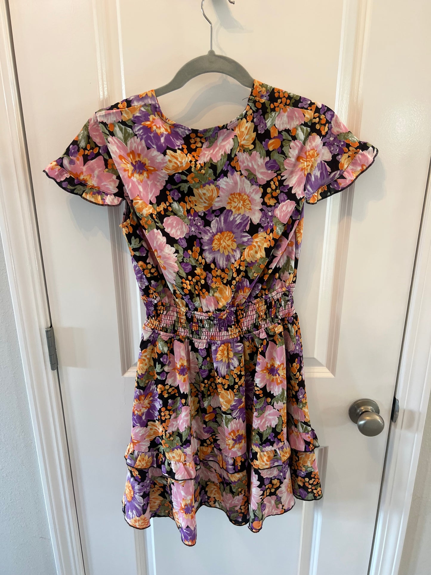 Tie Front Floral Dress w Flutter Sleeves Women’s Size Small Black Multi
