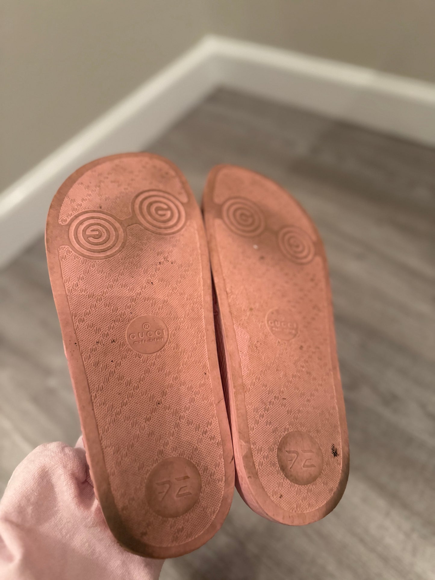 Gucci Slides Women’s Size 39 (9) Pink
