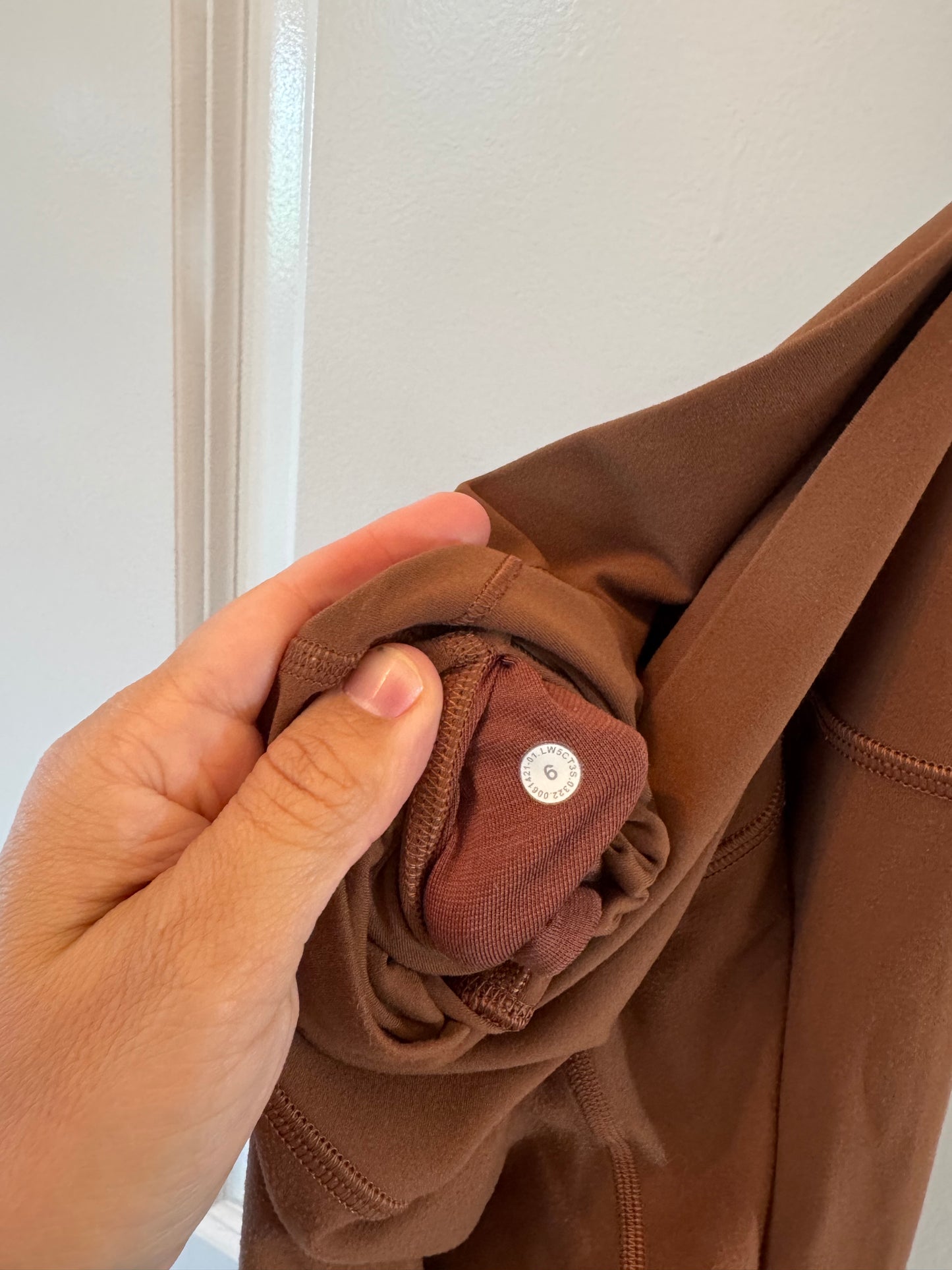Lululemon Crop Leggings Women’s Size 6 Brown
