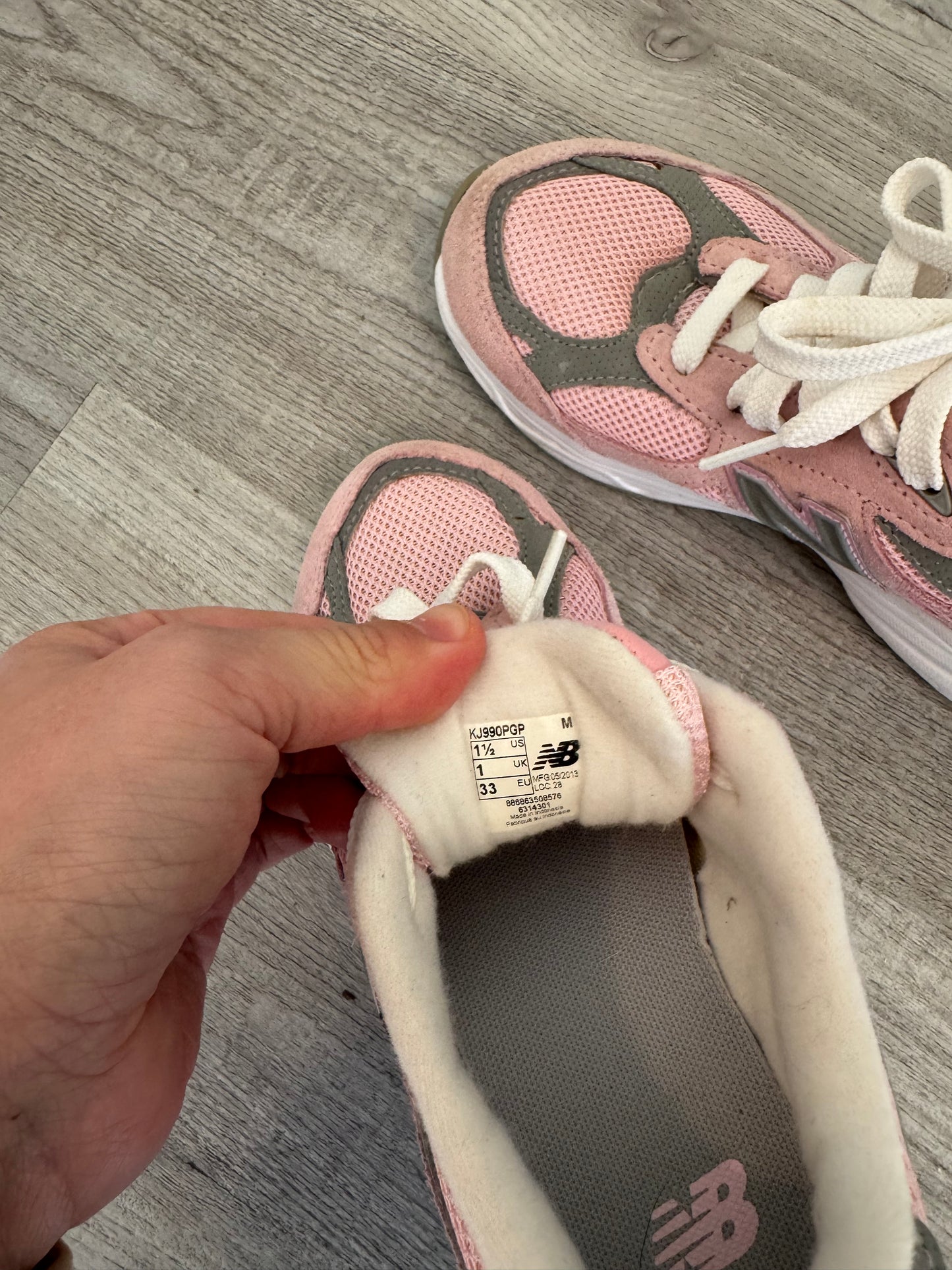 New Balance FuelCell 990v6 Pre-School Size 1.5 Pink