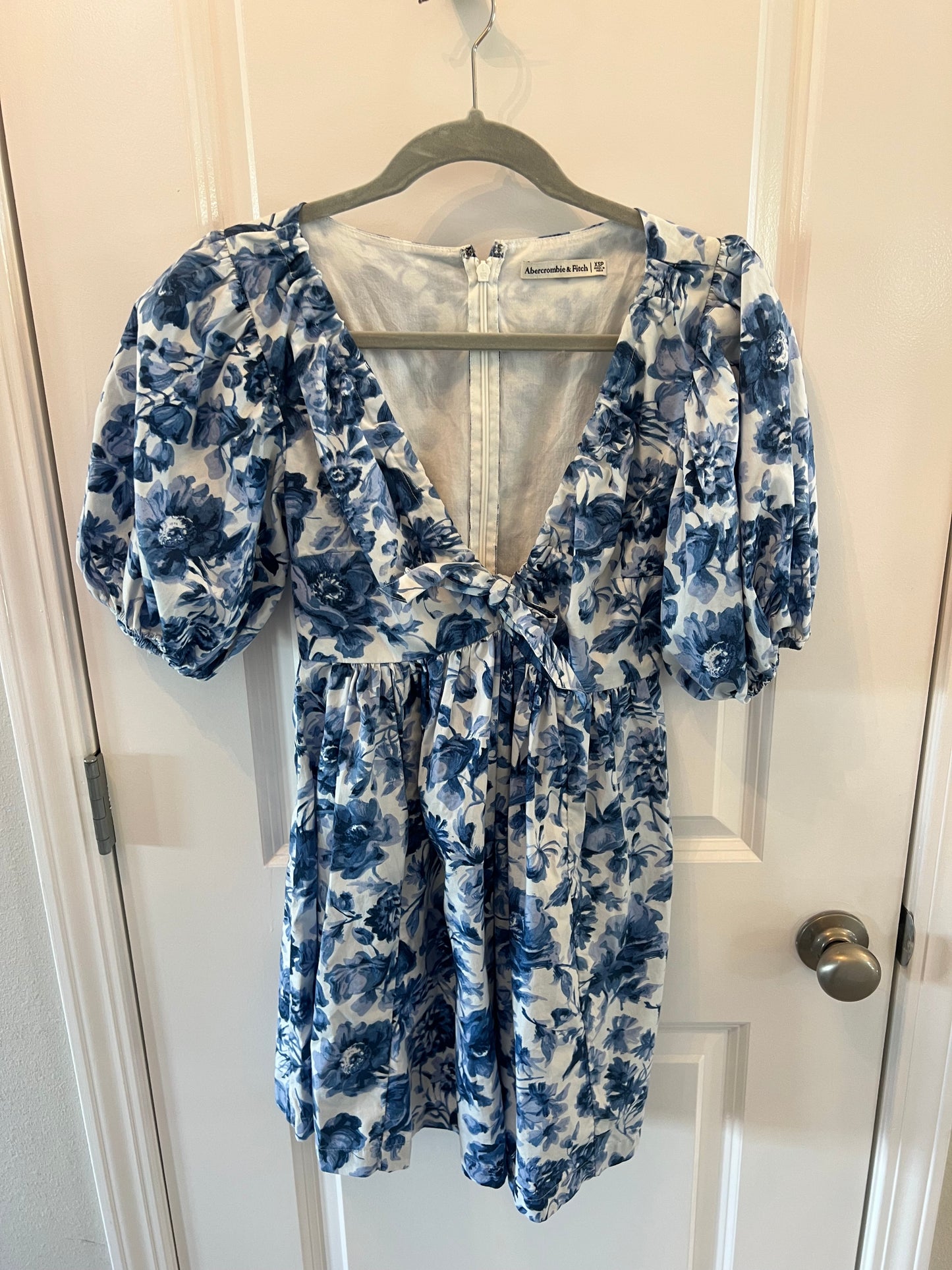 Abercrombie & Fitch Cutout Poplin Mini Dress Women’s Size XS Petite Blue Floral