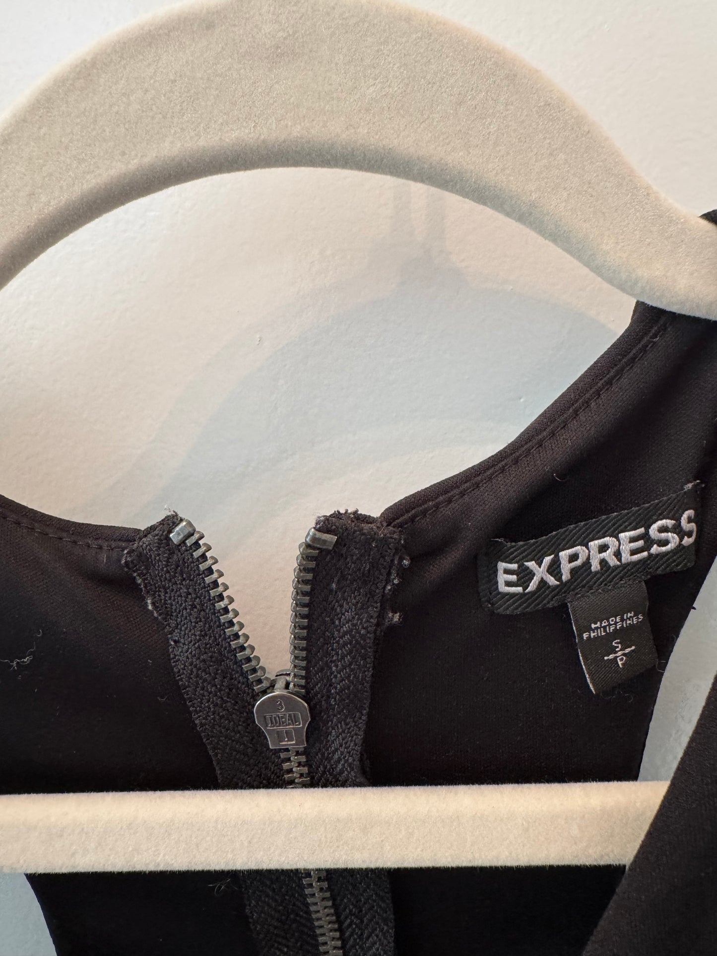 Express Zipper Back Top Women’s Small Black
