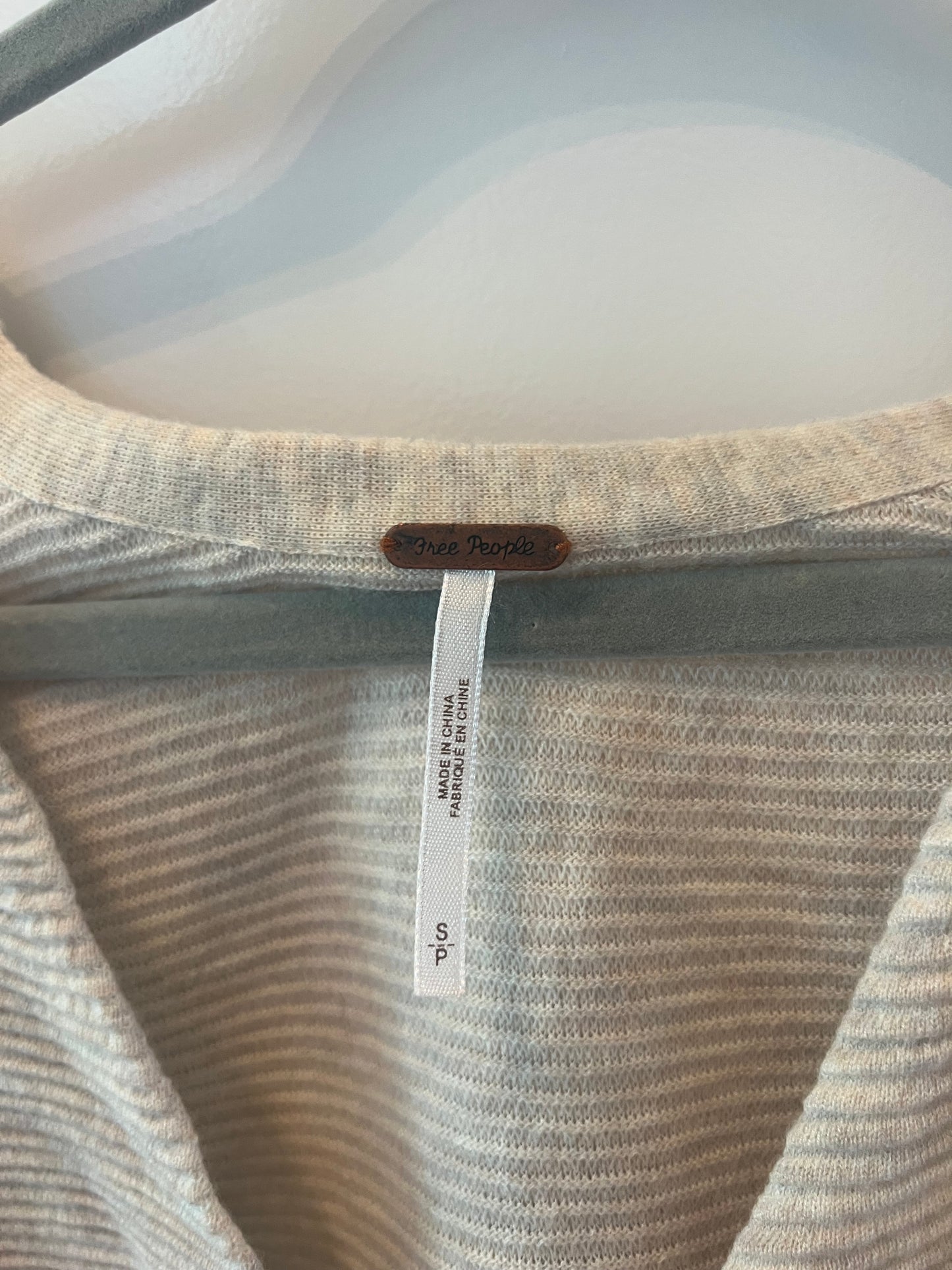 Free People Ribbed VNeck Bell Sleeve Sweater Women’s Size Small Ivory
