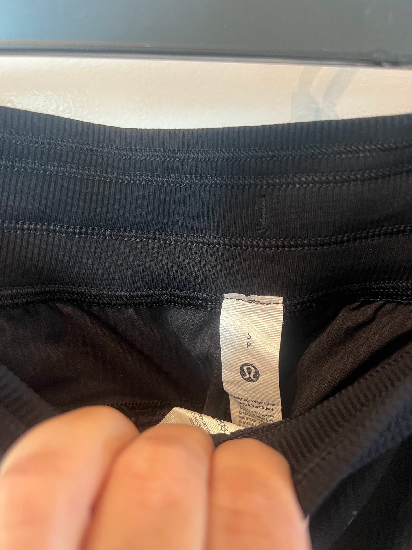 Lululemon Drawstring Pants Women’s Size Small 4-6 Black