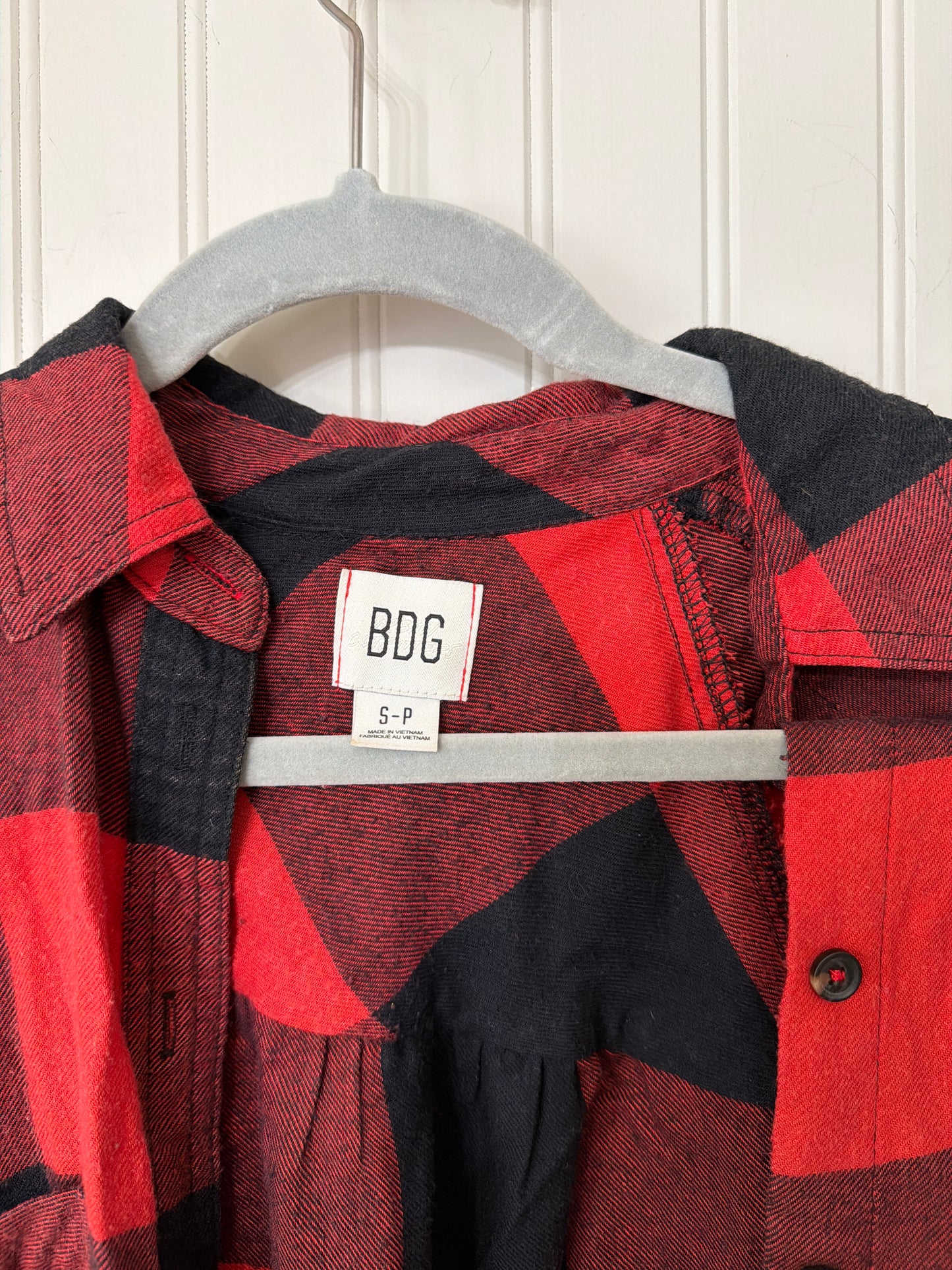 BDG Plaid Flannel Shirt Women’s Small Red
