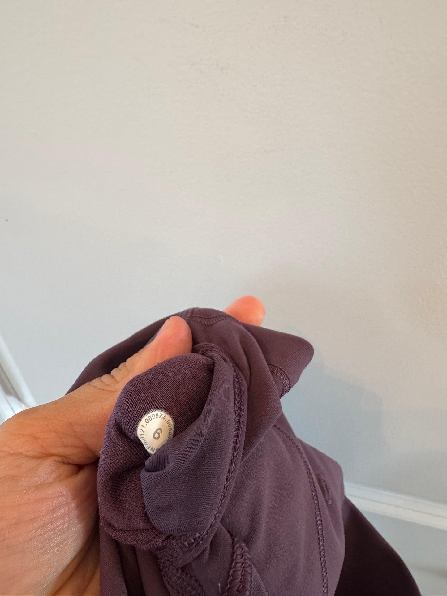 Lululemon Crop Leggings Women’s Size 6 Dark Purple