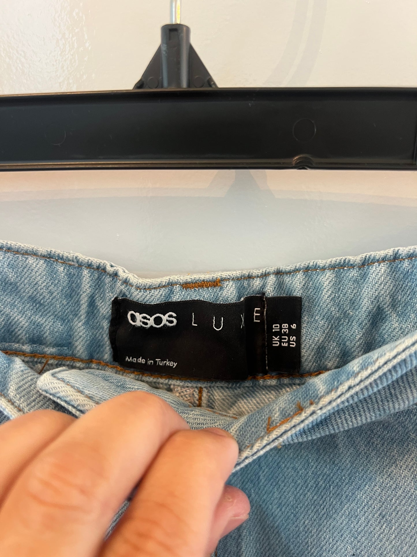 ASOS Hourglass Jean Shorts w Crystal Trim Women’s Size 6 Mid Wash