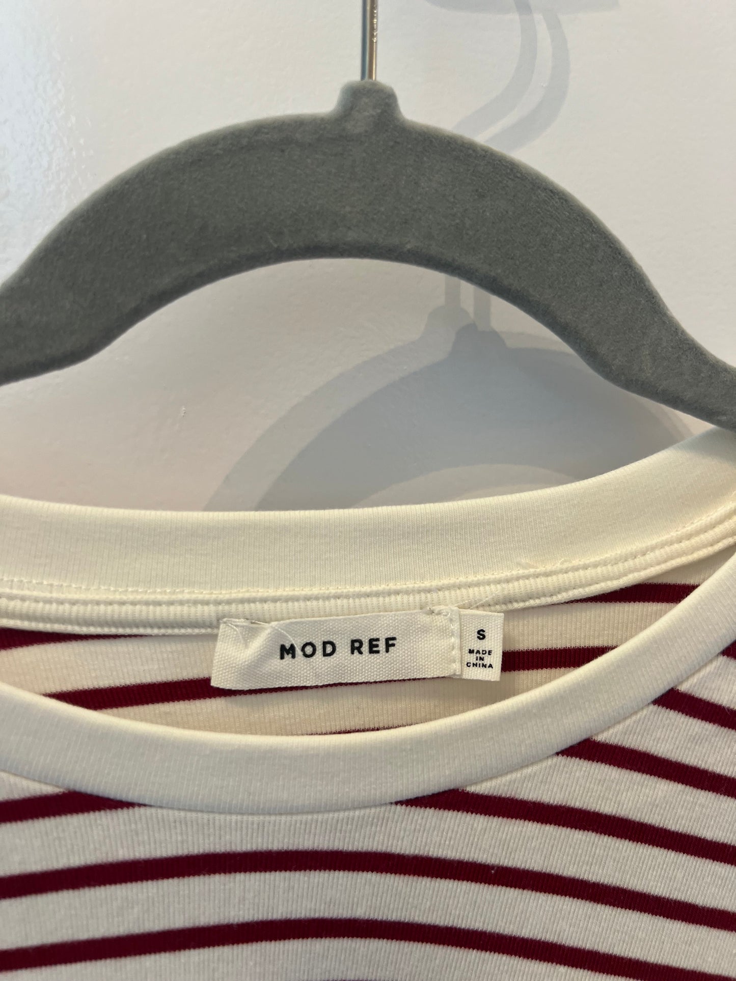 Women’s Mod Ref Maroon & Cream Top Size Small