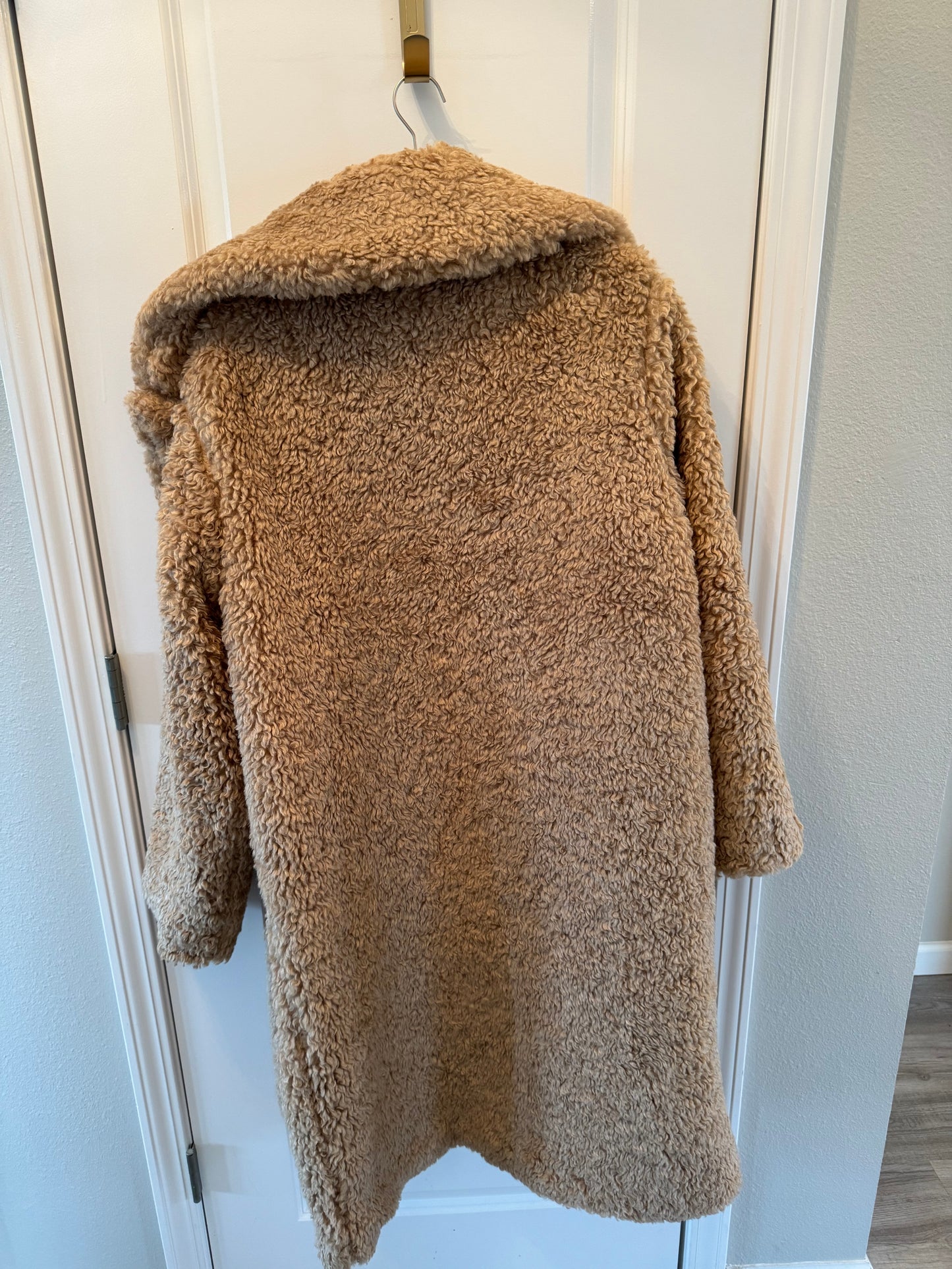 Abercrombie & Fitch Teddy Coat Women’s Medium Tan