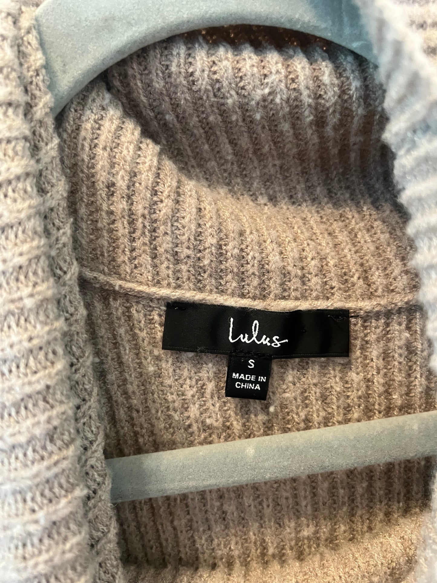 Lulu’s Sweater Size Small
