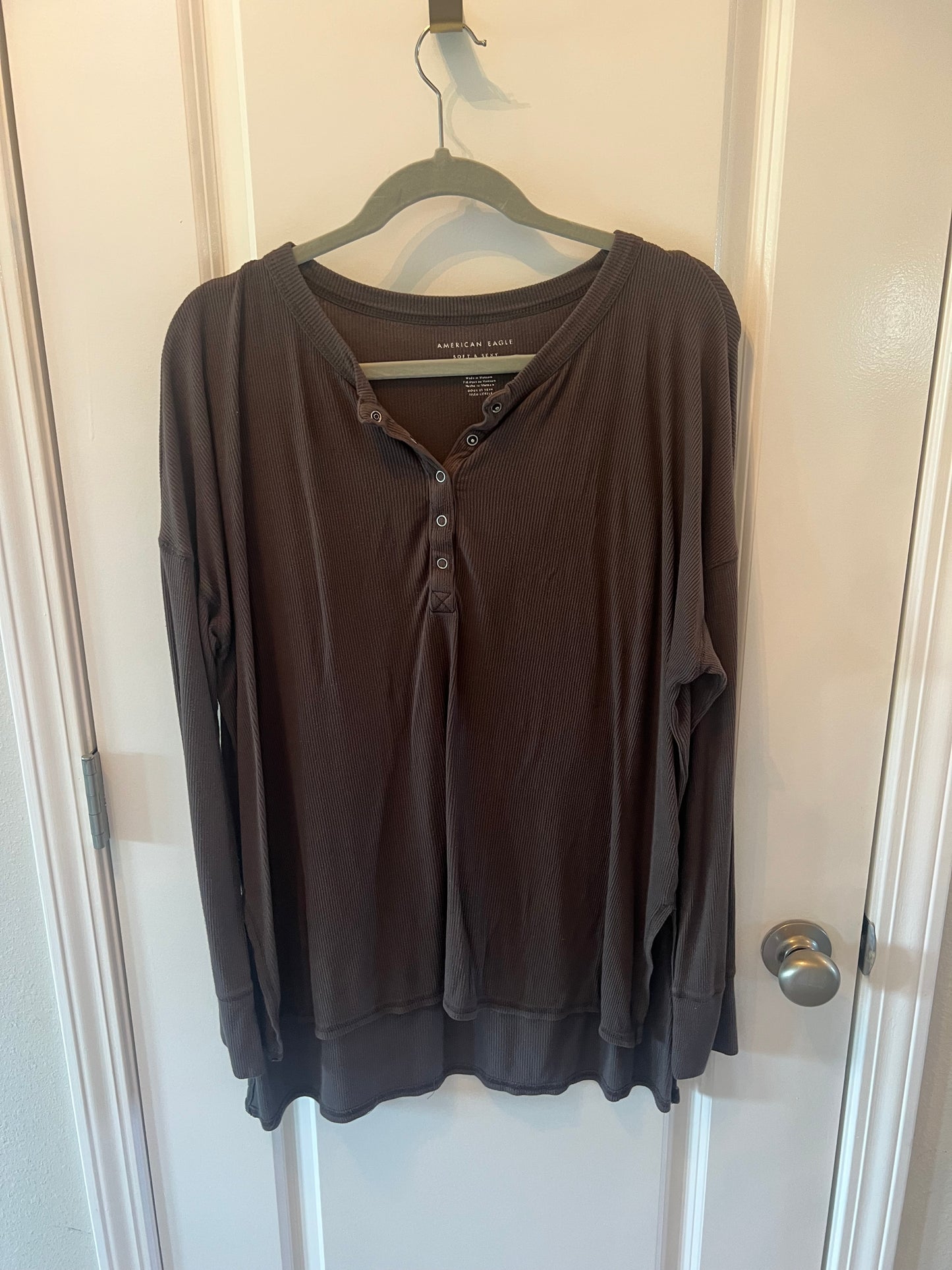 American Eagle Soft & Sexy Ribbed Long Sleeve Henley Women’s Size Medium Gray