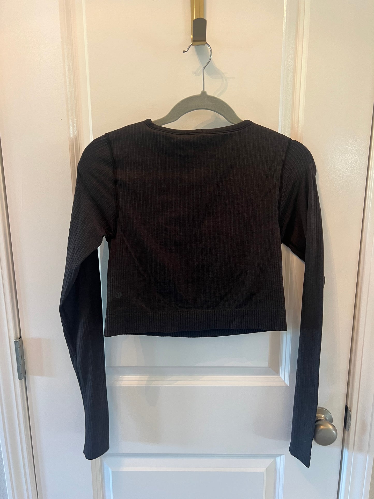 Lululemon Crop Scoop Neck Long Sleeve Top Women’s Size 8 (Medium) Black