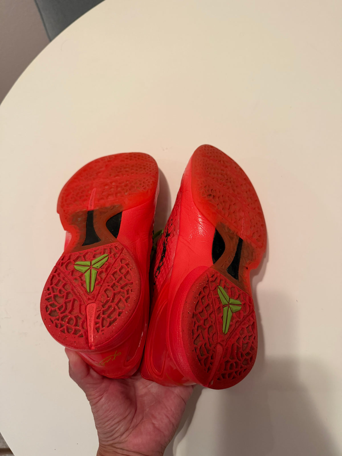 Kobe 6 Reverse Grinches Size 6.5