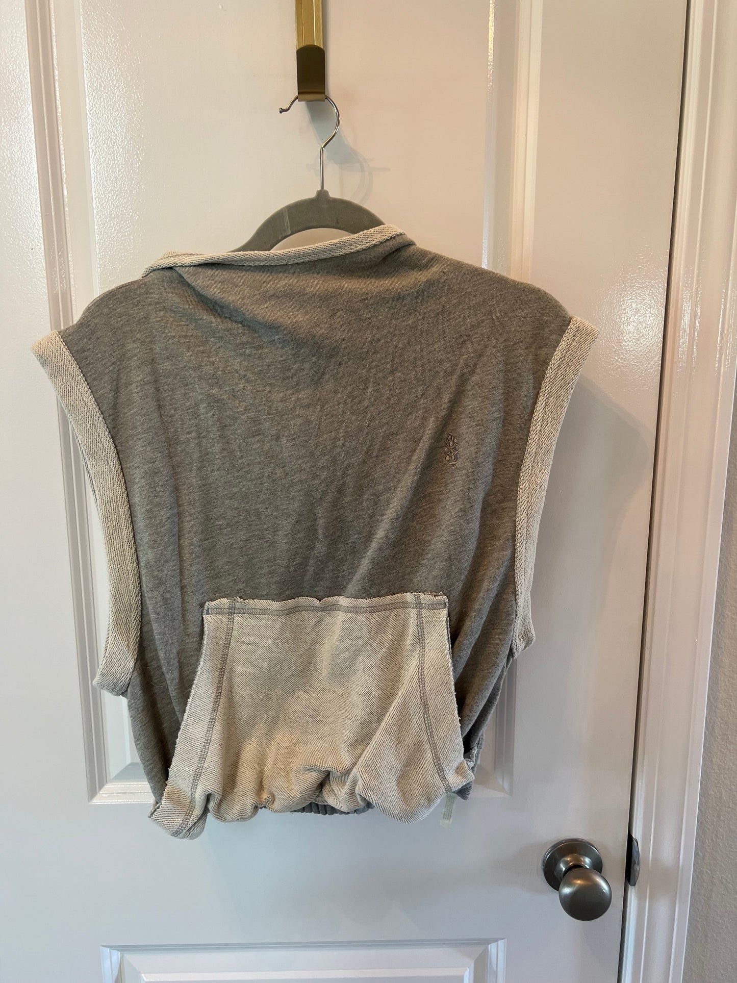 Free People FP Movement Hooded Active Top w Kanga Pocket Women’s Size Medium Gray