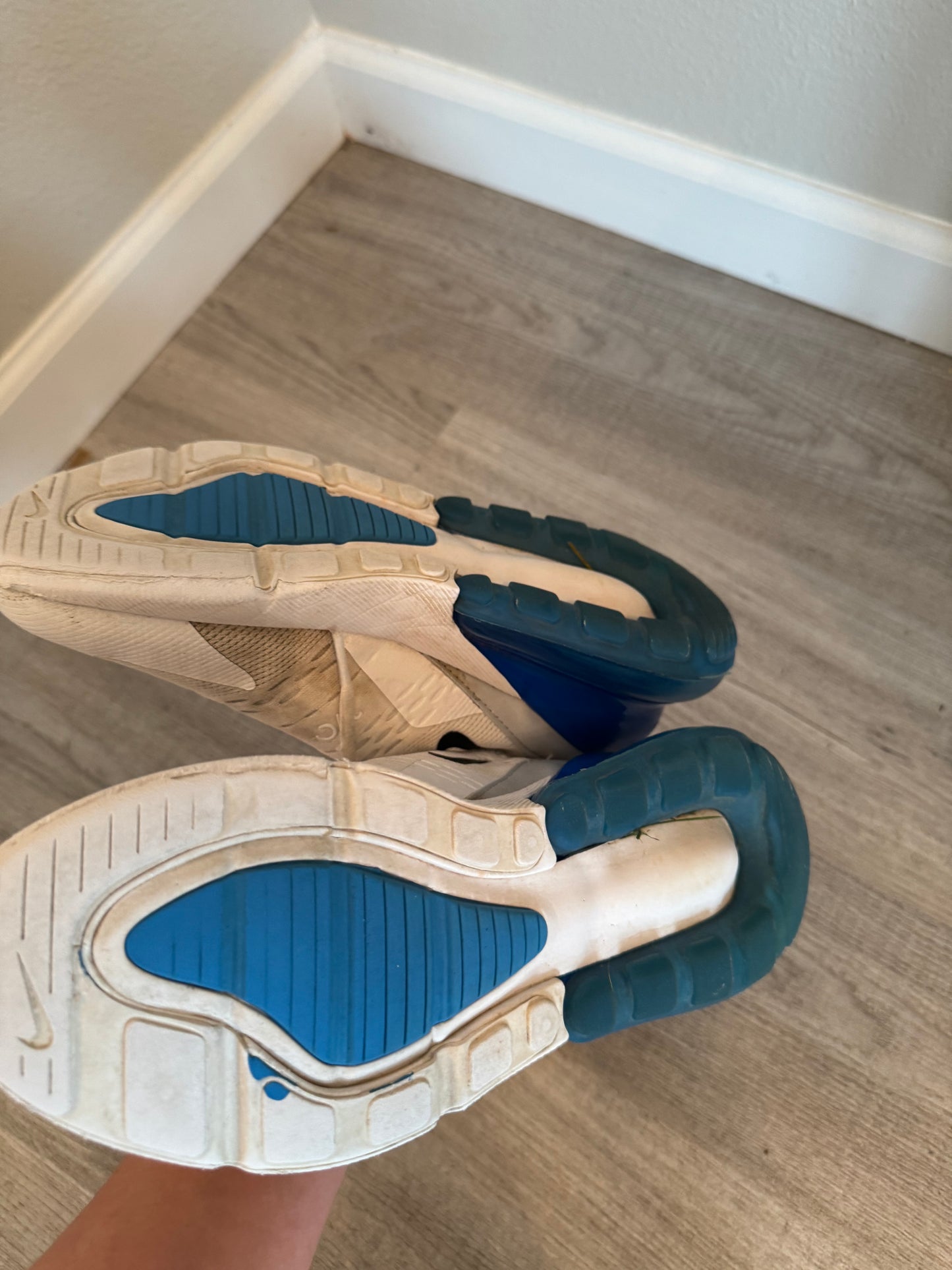 Nike Air Max Men’s Size 7 (Big Kids Size 7Y)