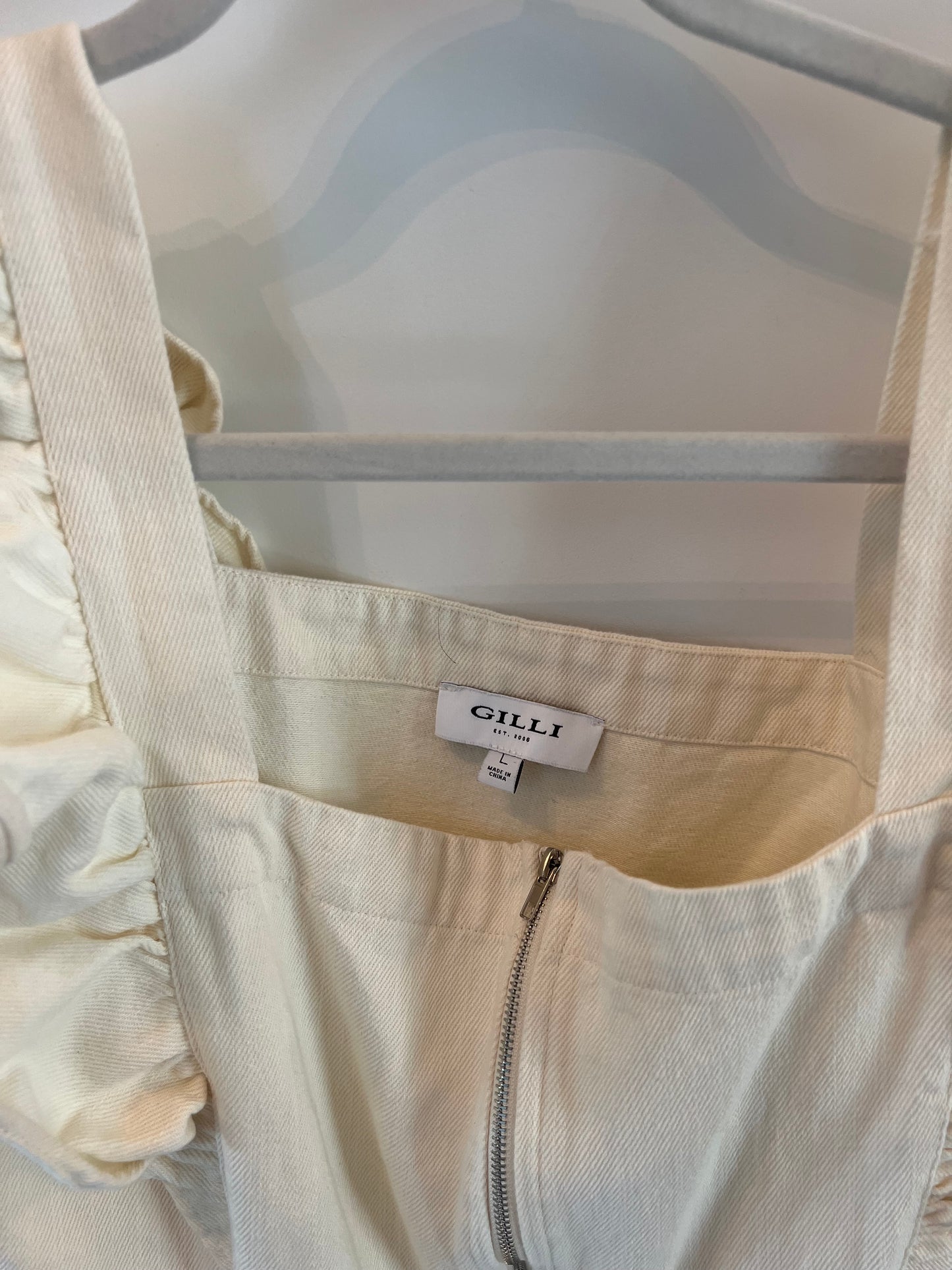 Gilli Exposed Zipper Denim Romper w Ruffles Women’s Size Large Cream