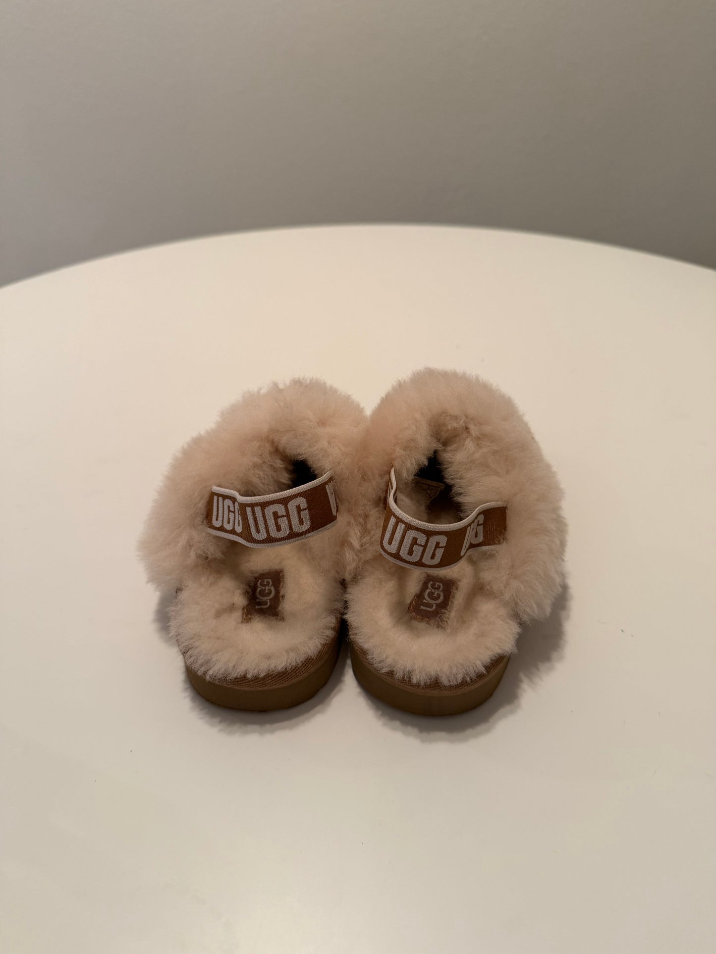 Ugg slippers size toddler 10