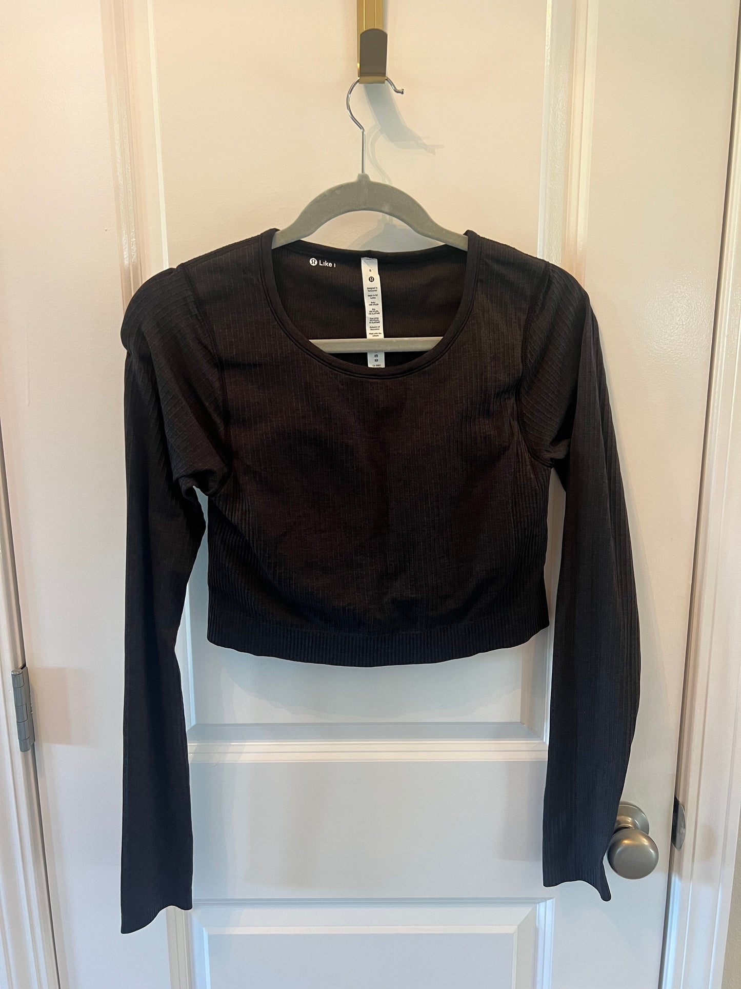 Lululemon Crop Scoop Neck Long Sleeve Top Women’s Size 8 (Medium) Black