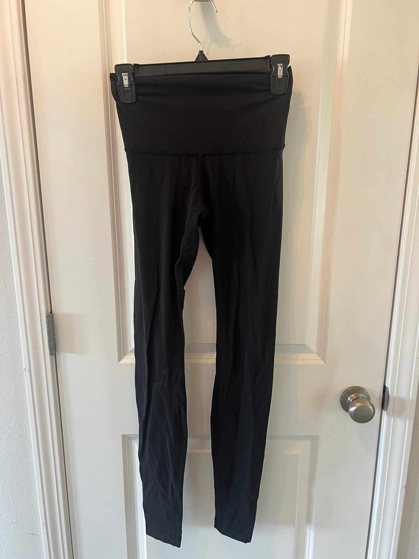 Lululemon Leggings Women’s Size 4 Small Black (some fading as shown)