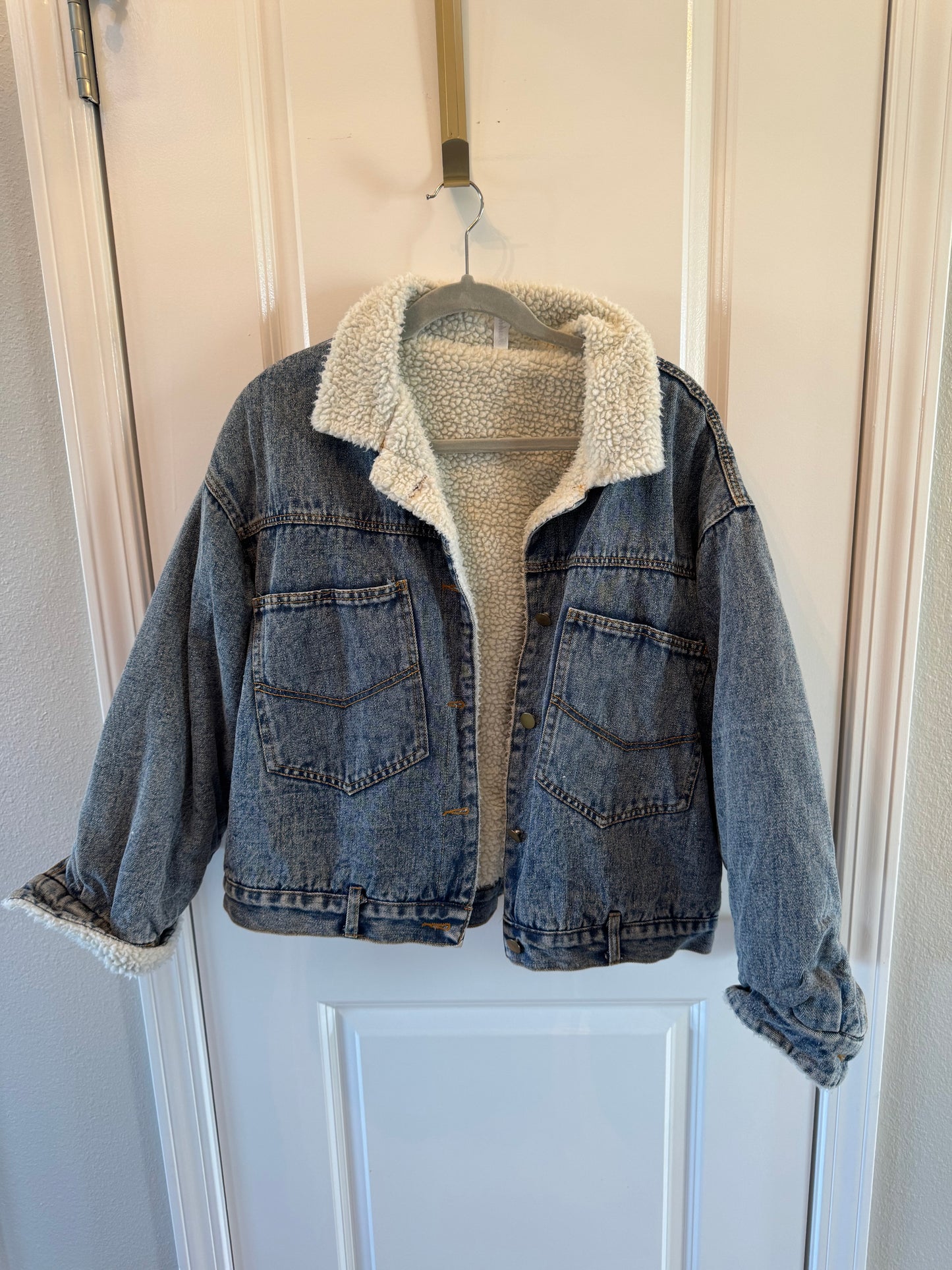 Denim Jacket w Sherpa Lining Women’s Size Large Mid Wash