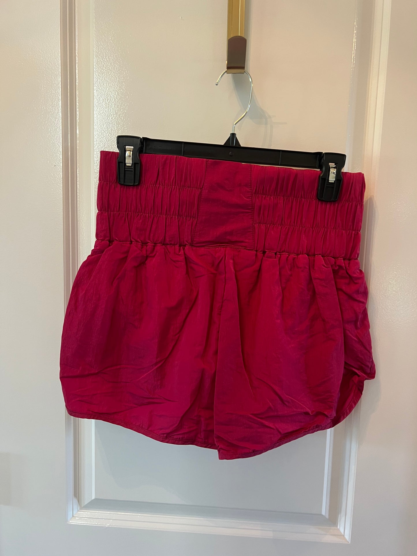 High Rise Active Shorts Women’s Size Medium Magenta