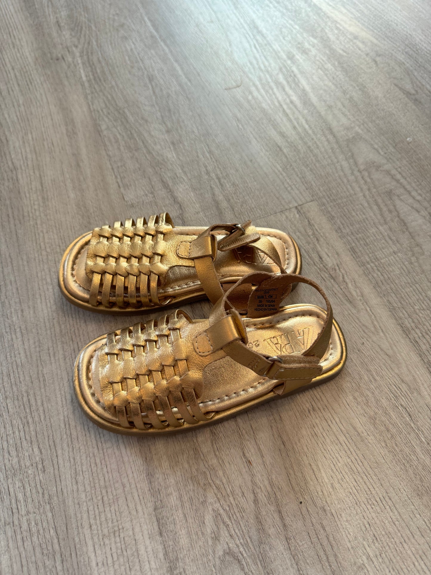 Zara Huarache Sandals Youth Girl’s Size 26 (U.S. Size 9) Metallic Gold