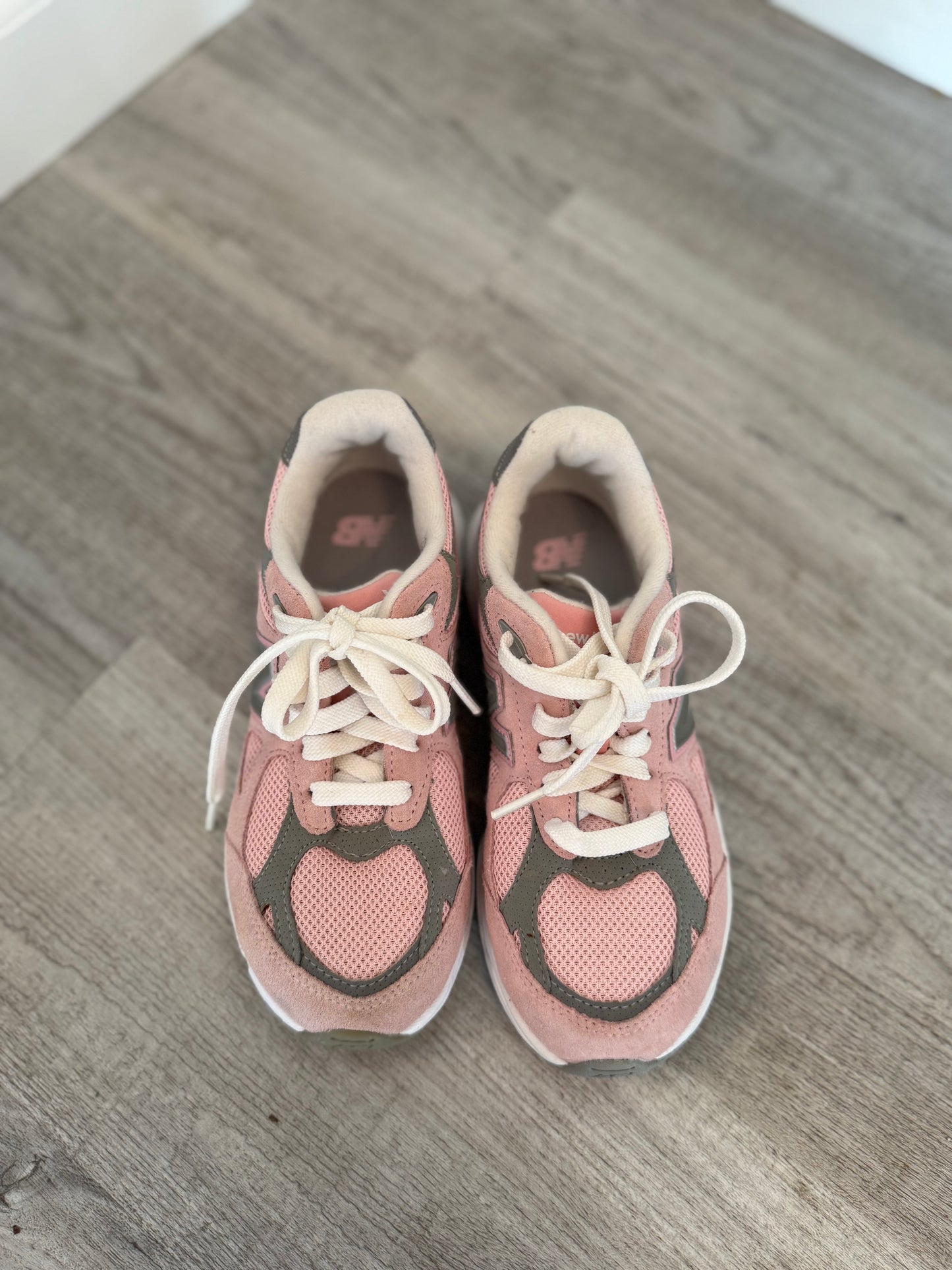New Balance FuelCell 990v6 Pre-School Size 1.5 Pink