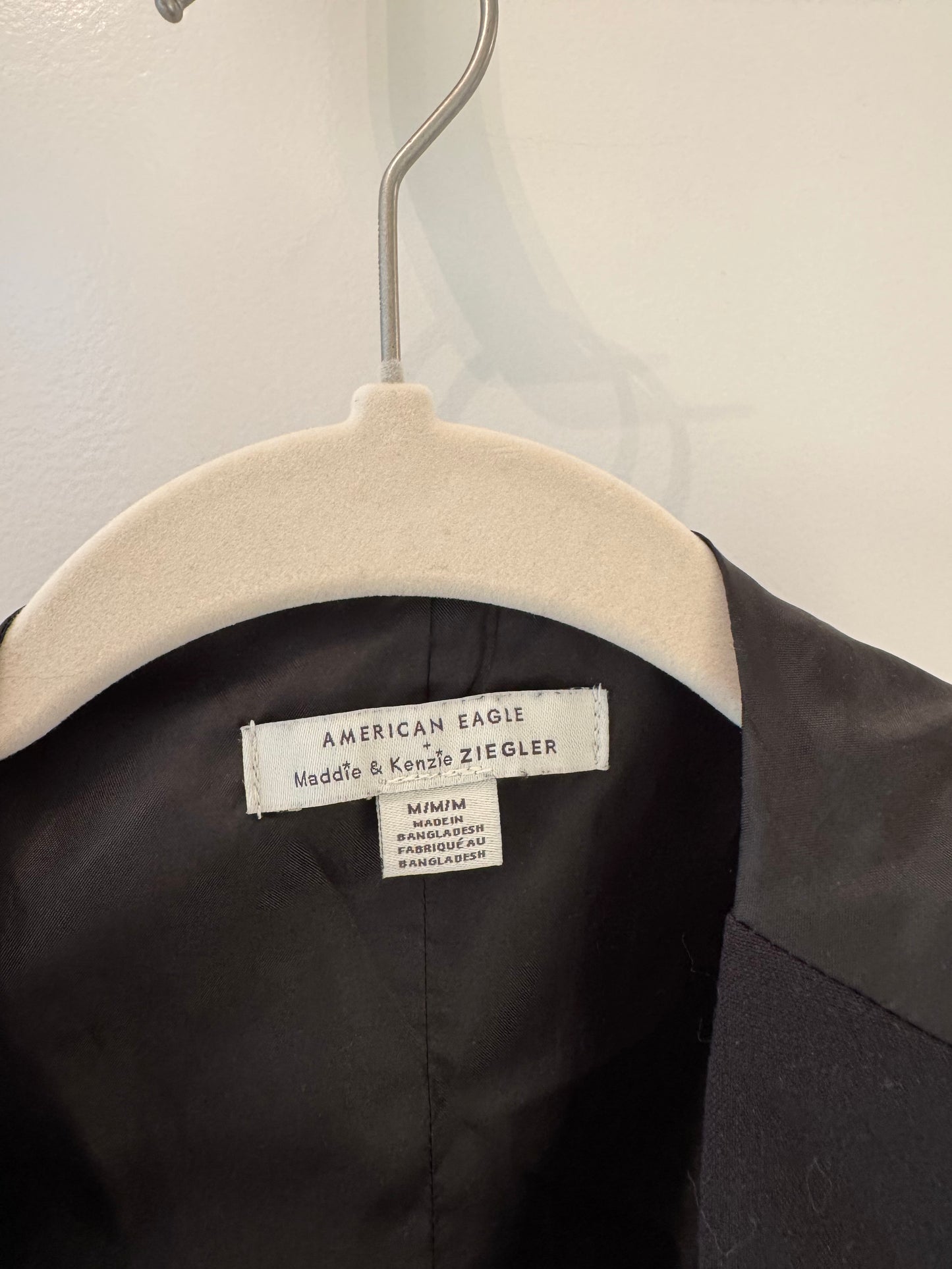 American Eagle x Maddie & Kenzie Ziegler Vest Women’s Medium Black