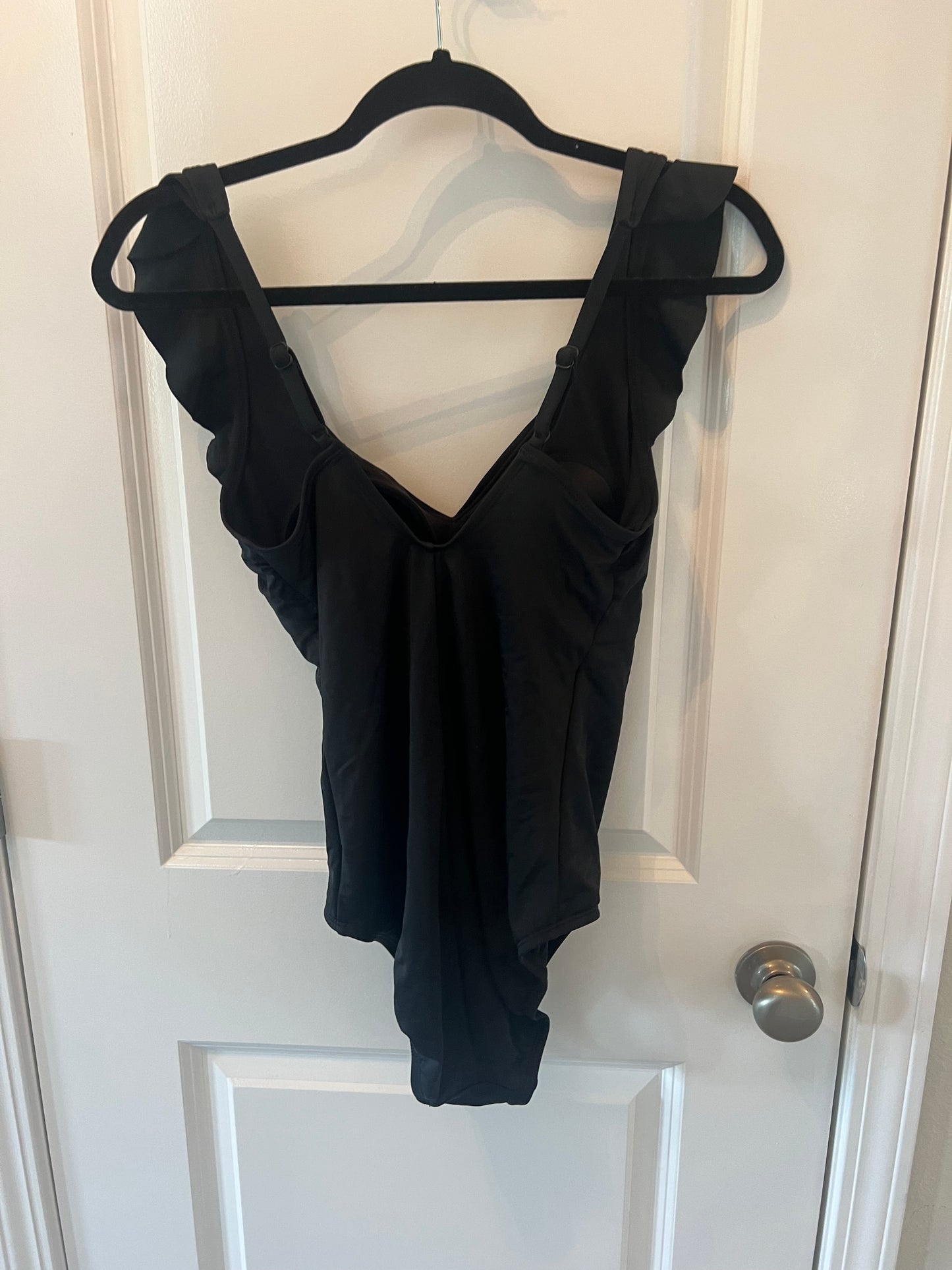 Time & Tru Ruffle Deep V One Piece Swimsuit Women’s Size Medium Black