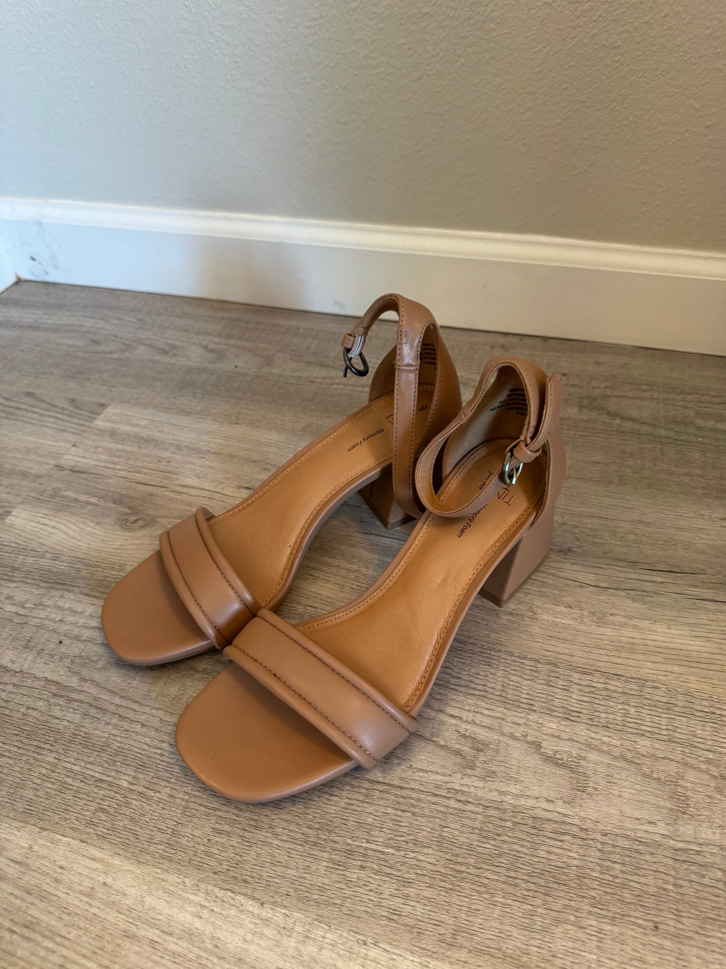 Time and Tru Ankle Strap Block Heels Women’s 8 Tan