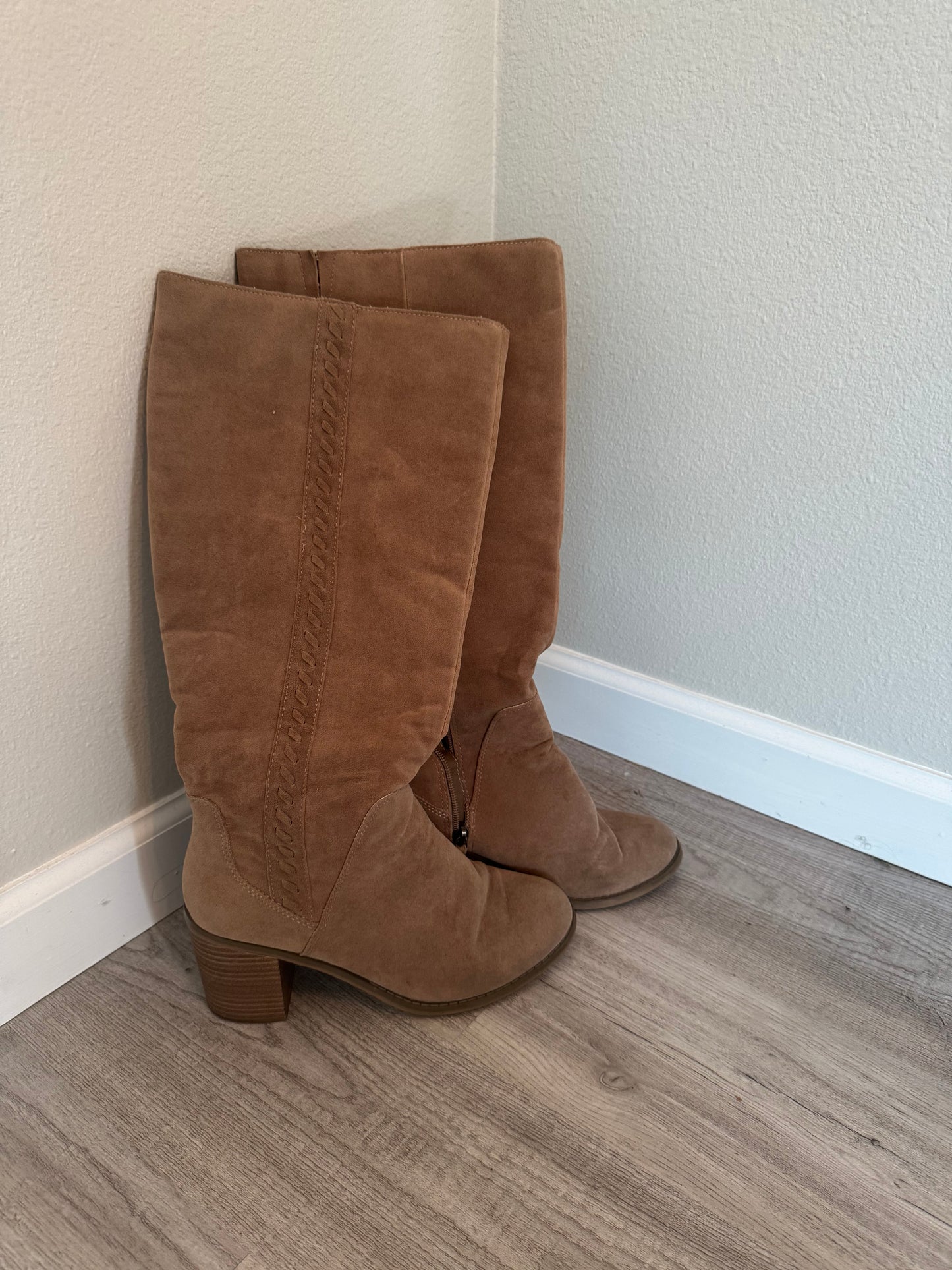 Faux Suede Western Boots Women’s Size 8 Tan