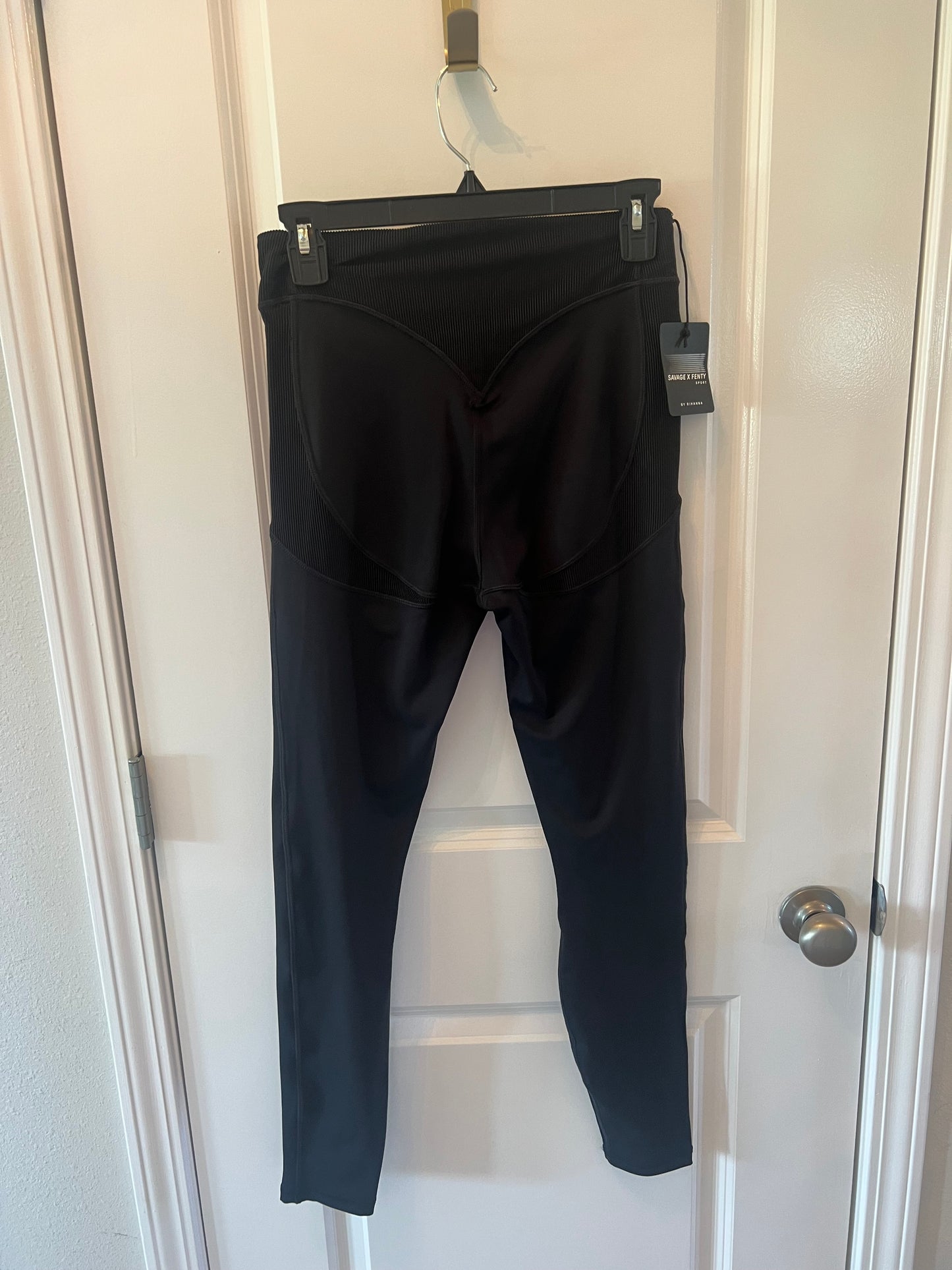 Savage x Fenty Sport by Rihanna Leggings Women’s Medium NWT