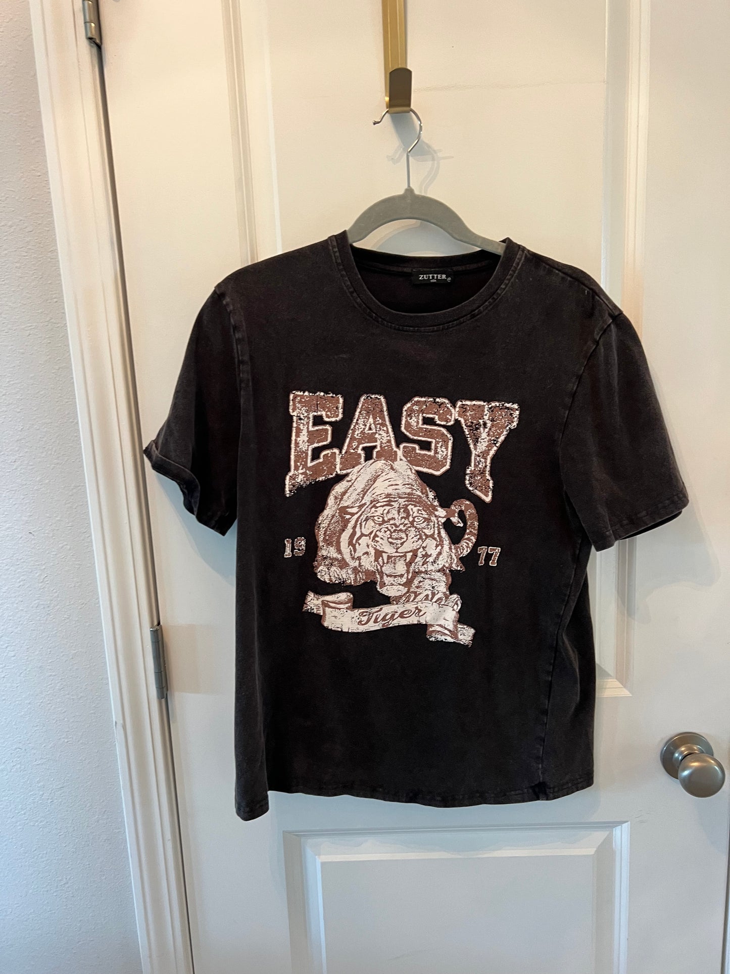 Sports Salt Wash Graphic Tee Women’s Size Medium Black