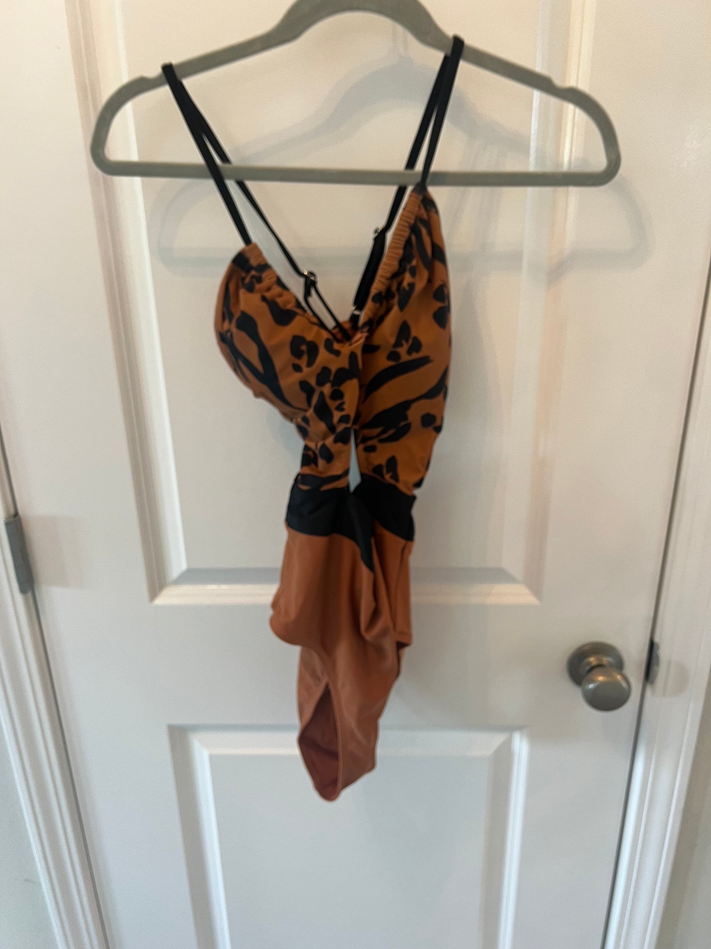 Cupshe Wild At Heart Tunneled Cut Out One Piece Swimsuit Women’s Size Medium Brown