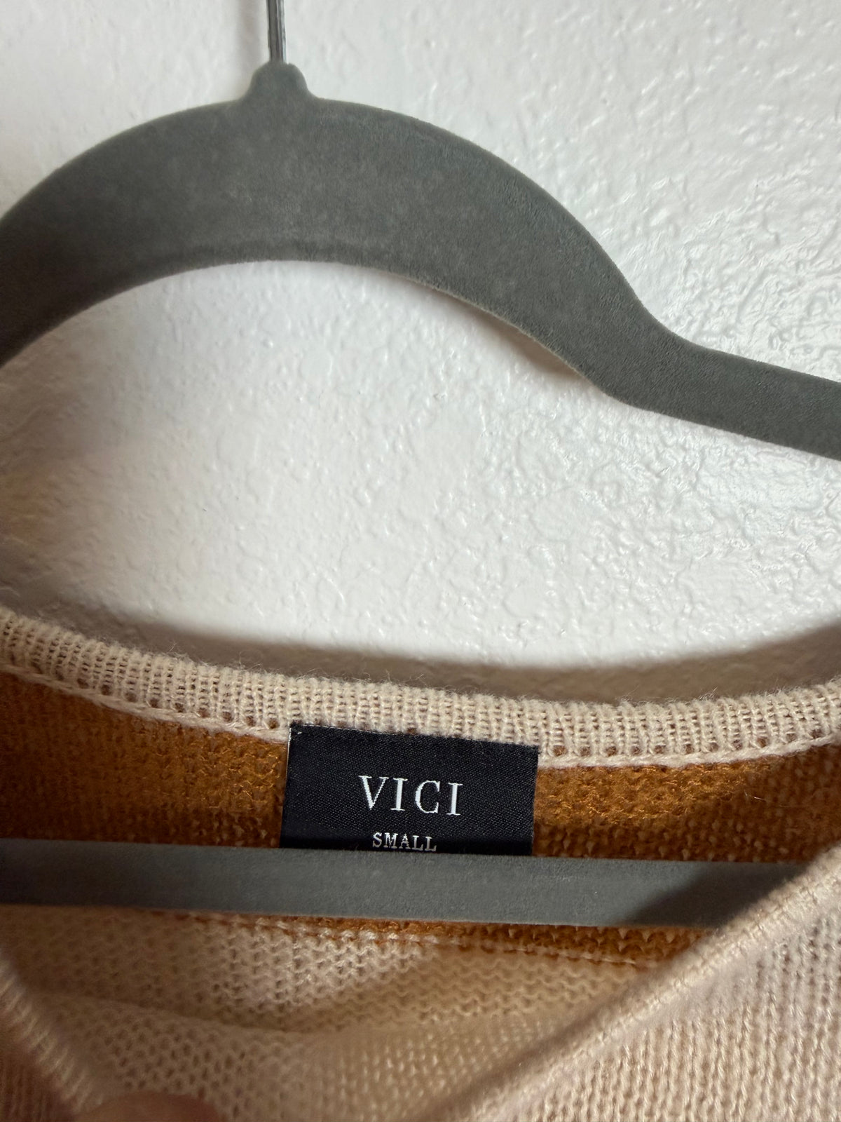 Vici Sweater Size Small
