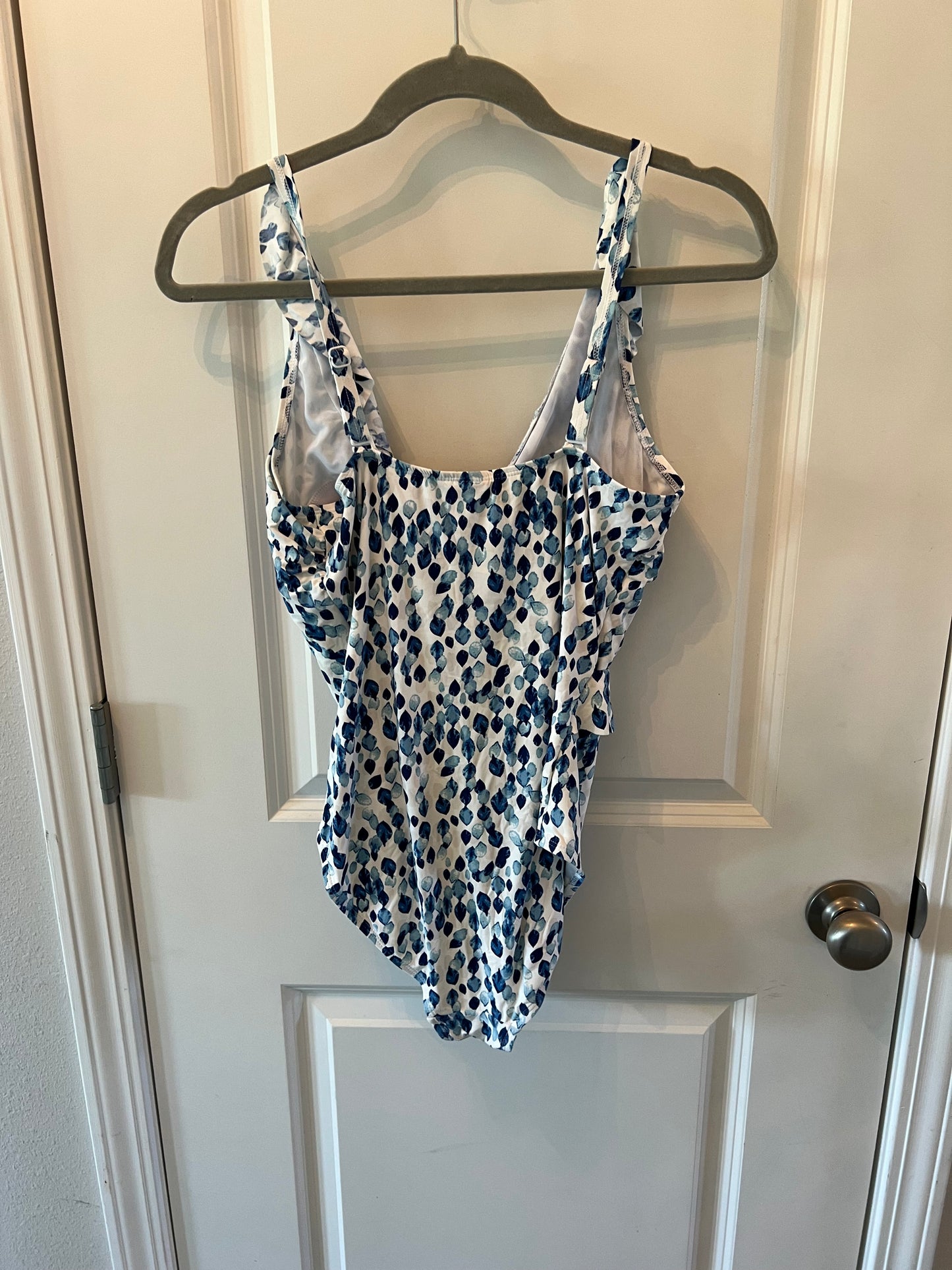 Nip Tuck Petal Plunge Eva One Piece Swimsuit Women’s Size 8 Blue