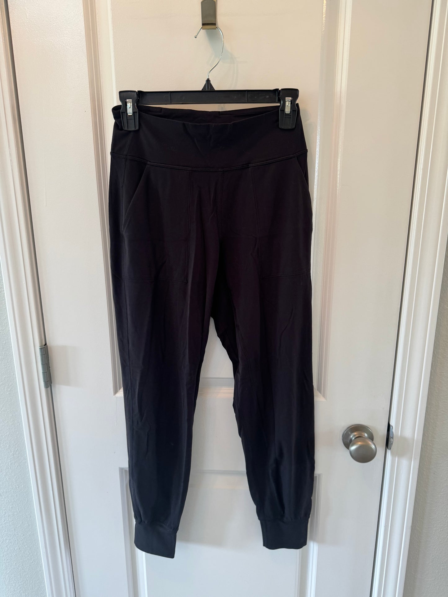 Lululemon Joggers w Pockets Women’s Size 6 Black