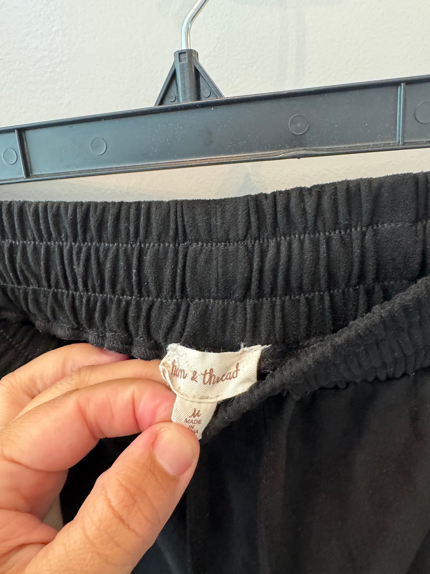Hem & Thread Joggers Women’s Medium Black