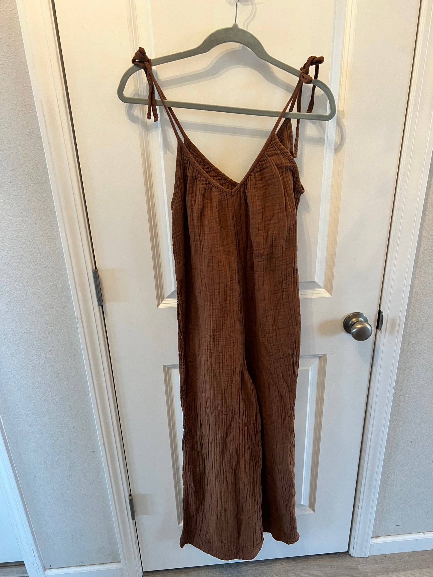 Old Navy Jumpsuit Women’s Medium Tall Brown