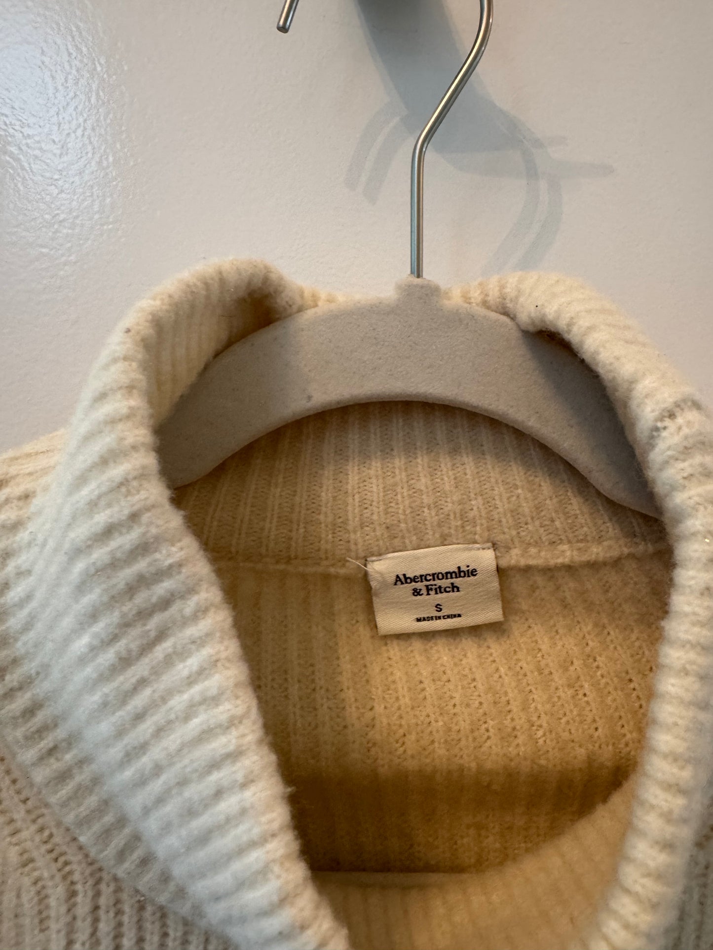 Abercrombie & Fitch Sweater Women’s Small Cream