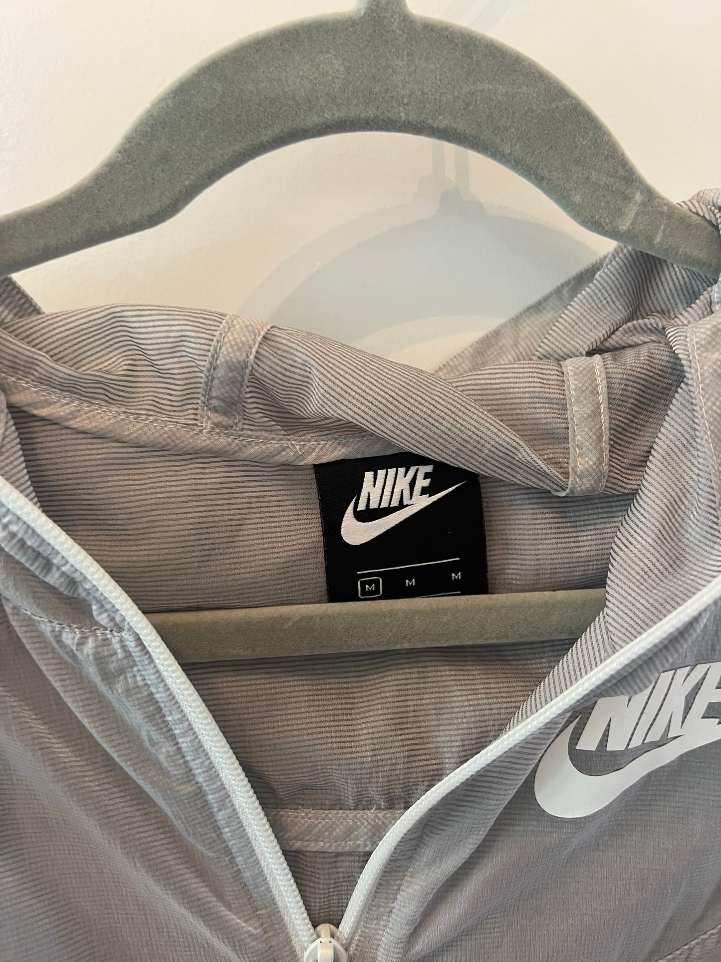 Nike Transparent Windrunner Hooded Jacket Women’s Size Medium Summit White