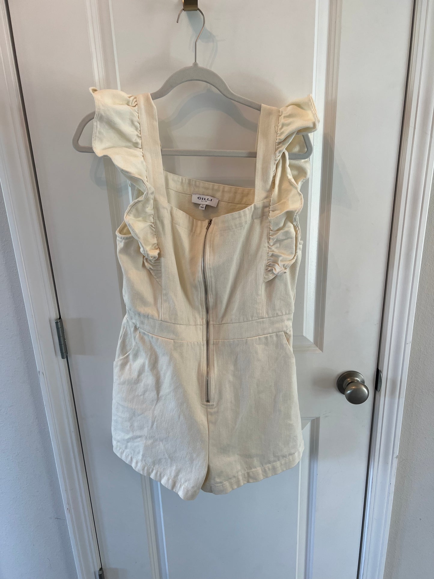 Gilli Exposed Zipper Denim Romper w Ruffles Women’s Size Large Cream