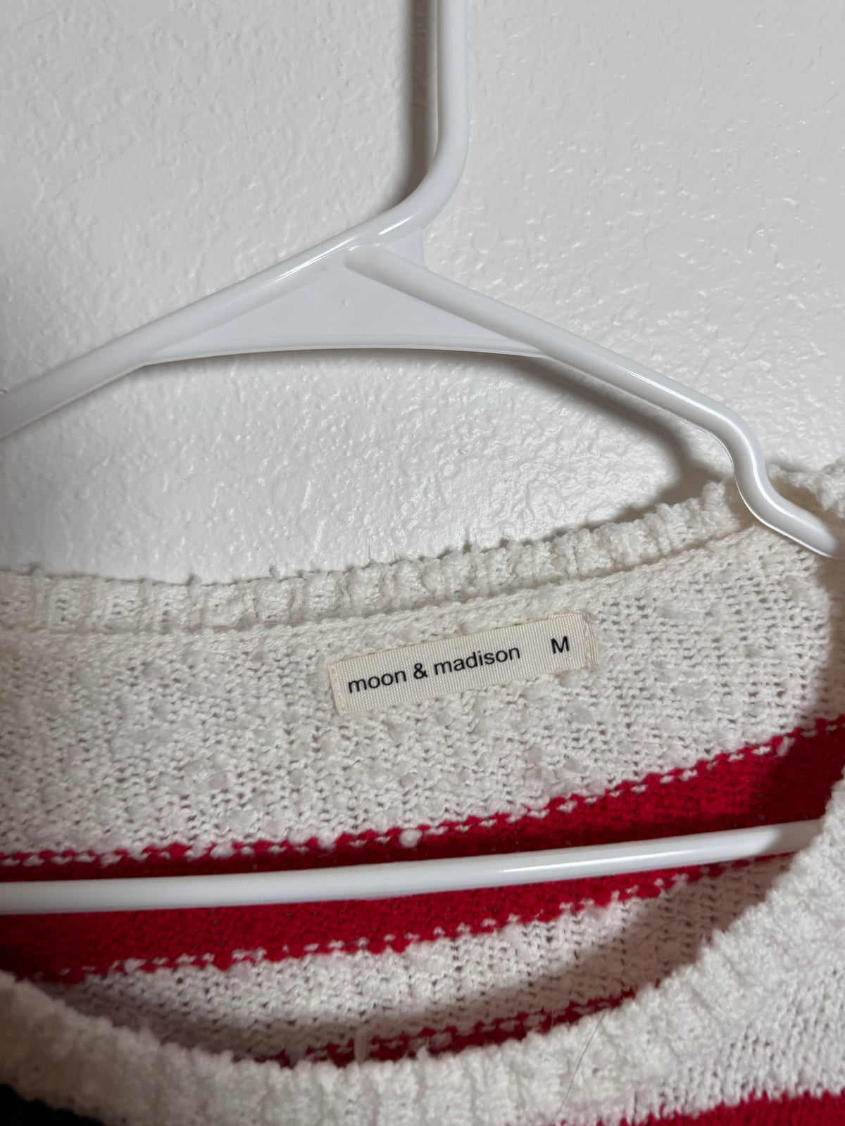Moon & Madison Sweater Size Medium