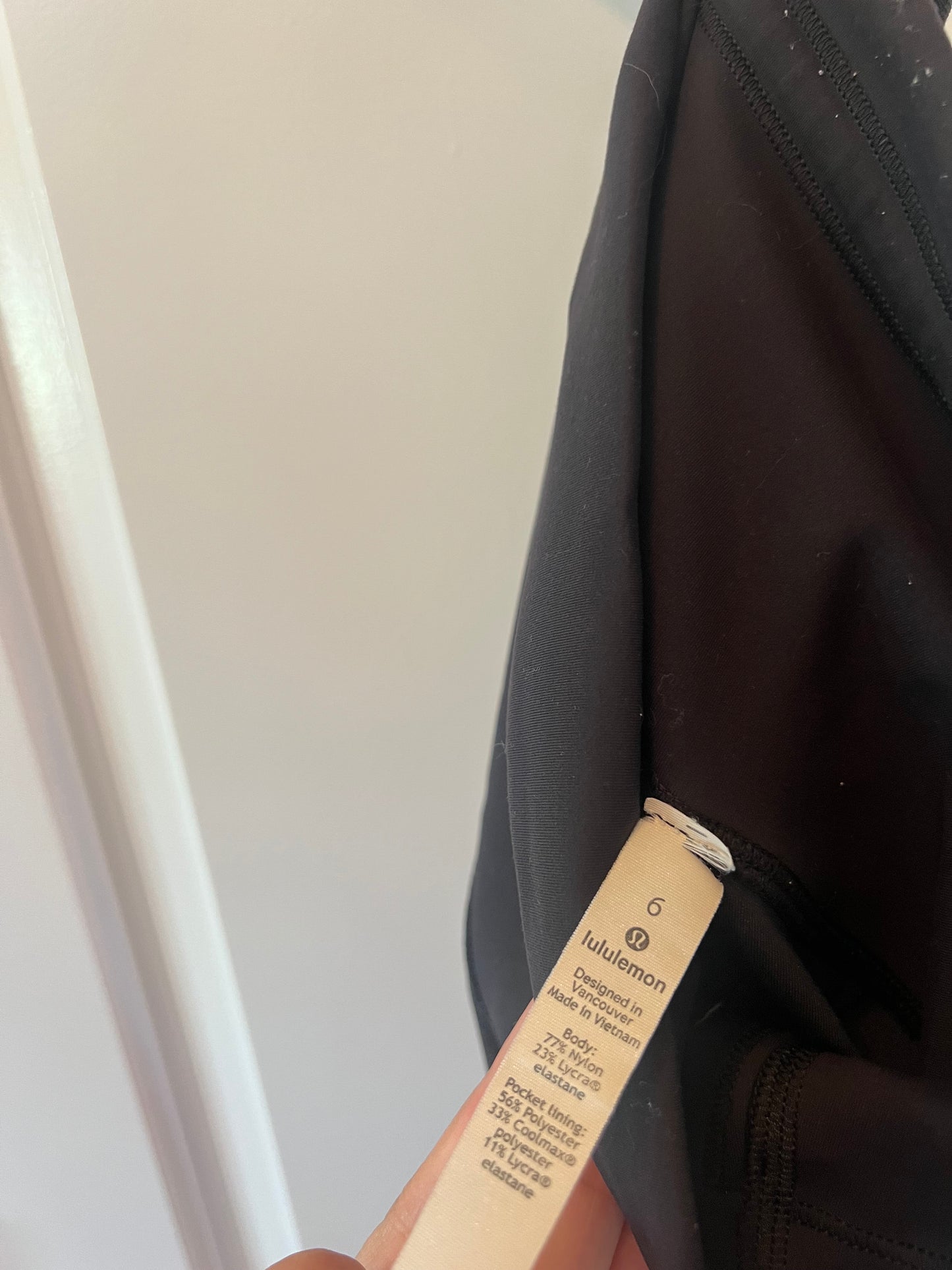 Lululemon Cropped Leggings Women’s Size 6 Black