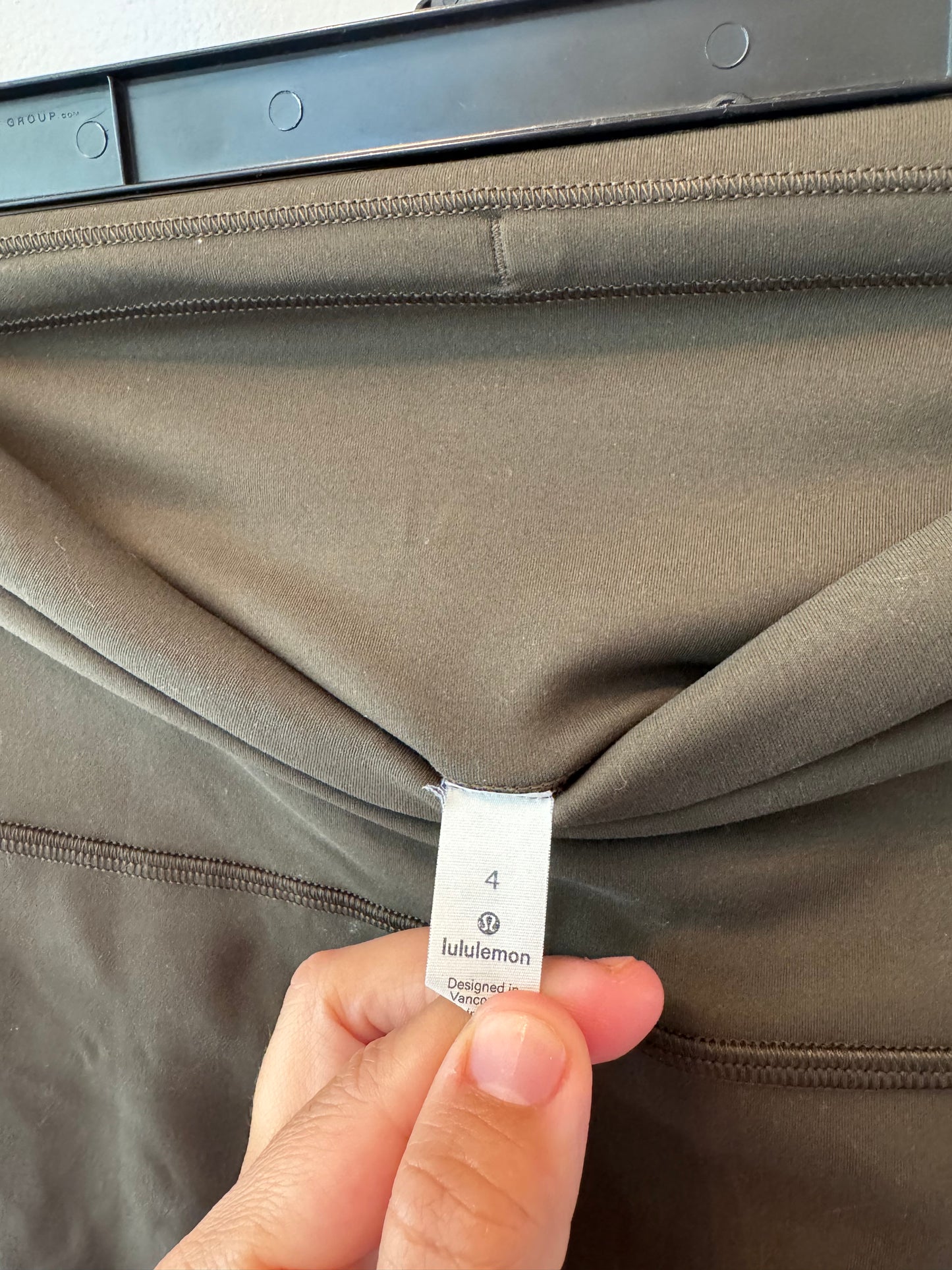Lululemon Crop Leggings Women’s Size 4 Dark Olive