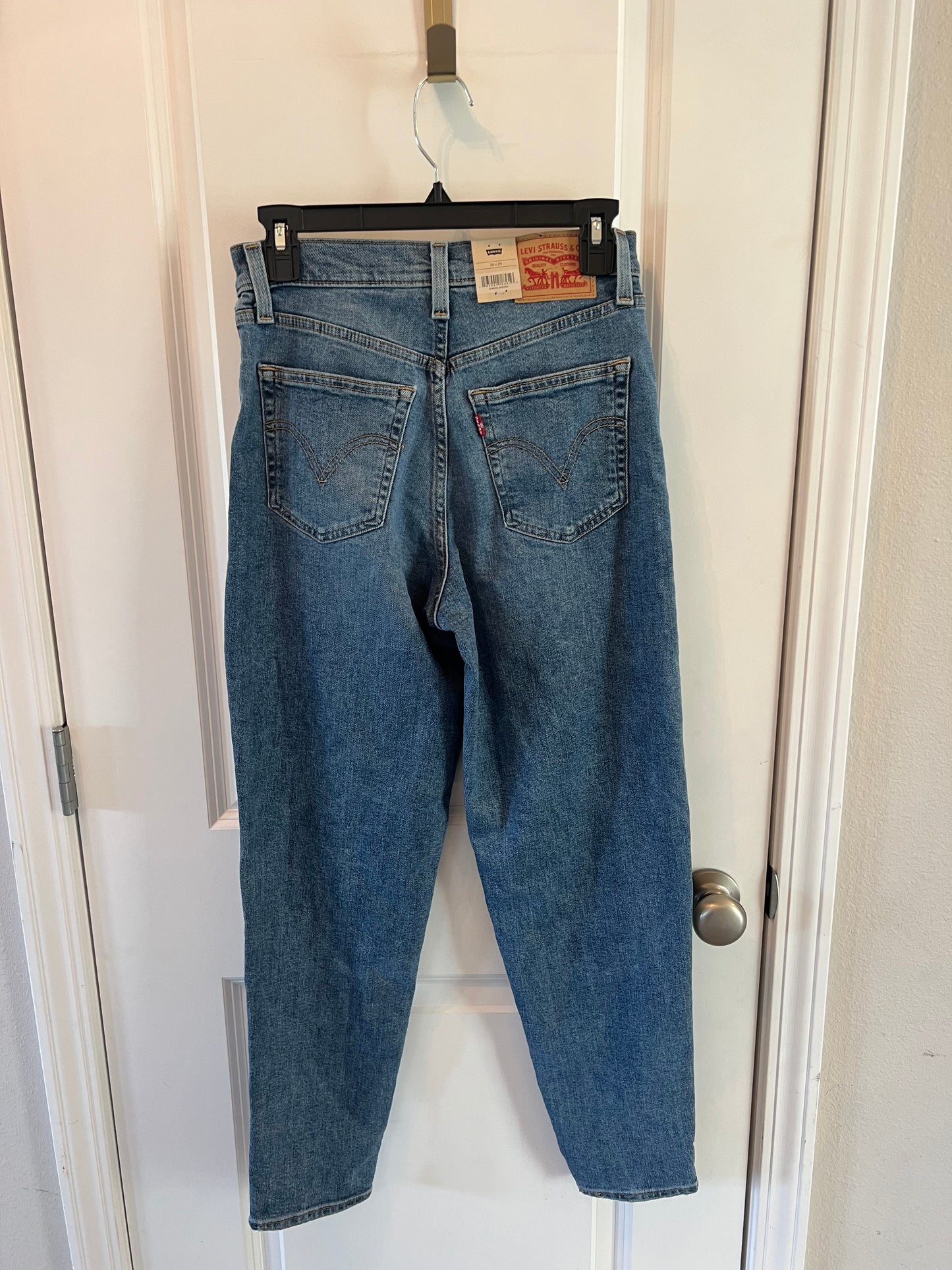 Levi’s High Waisted Mom Jeans Women’s Size 26