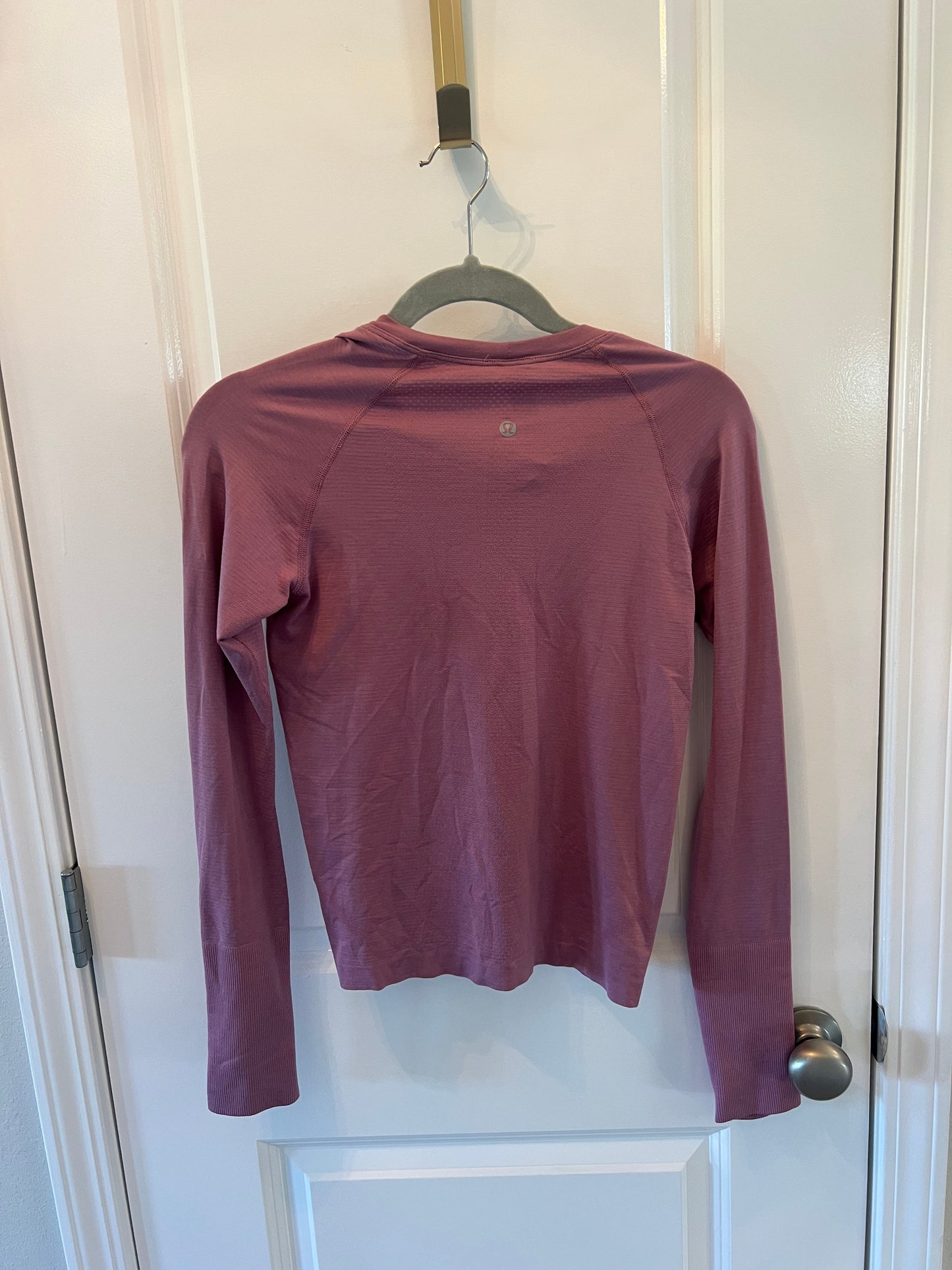 Lululemon Long Sleeve Active Top Women’s Size 6 (Small) Purple